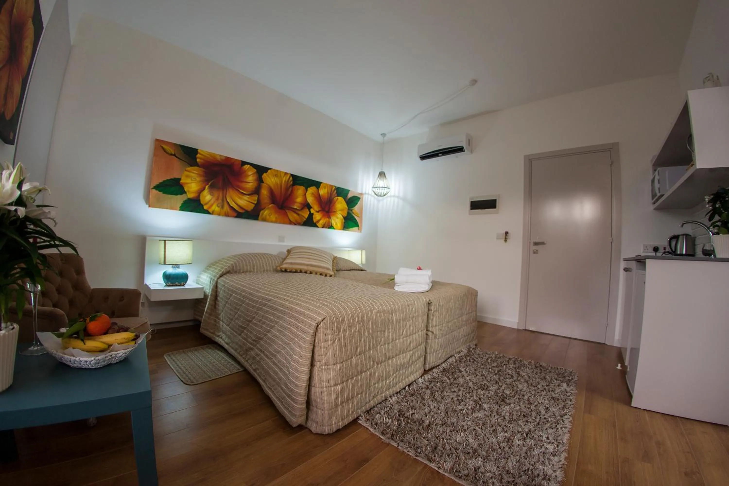 Photo of the whole room, Bed in Operetta House