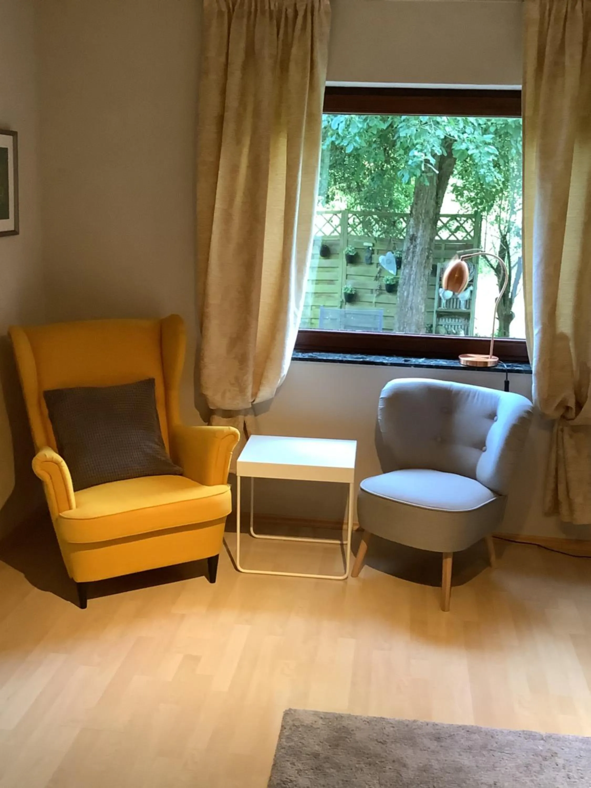 Land und Leute - Apartment mit Terrasse und Gartenblick
