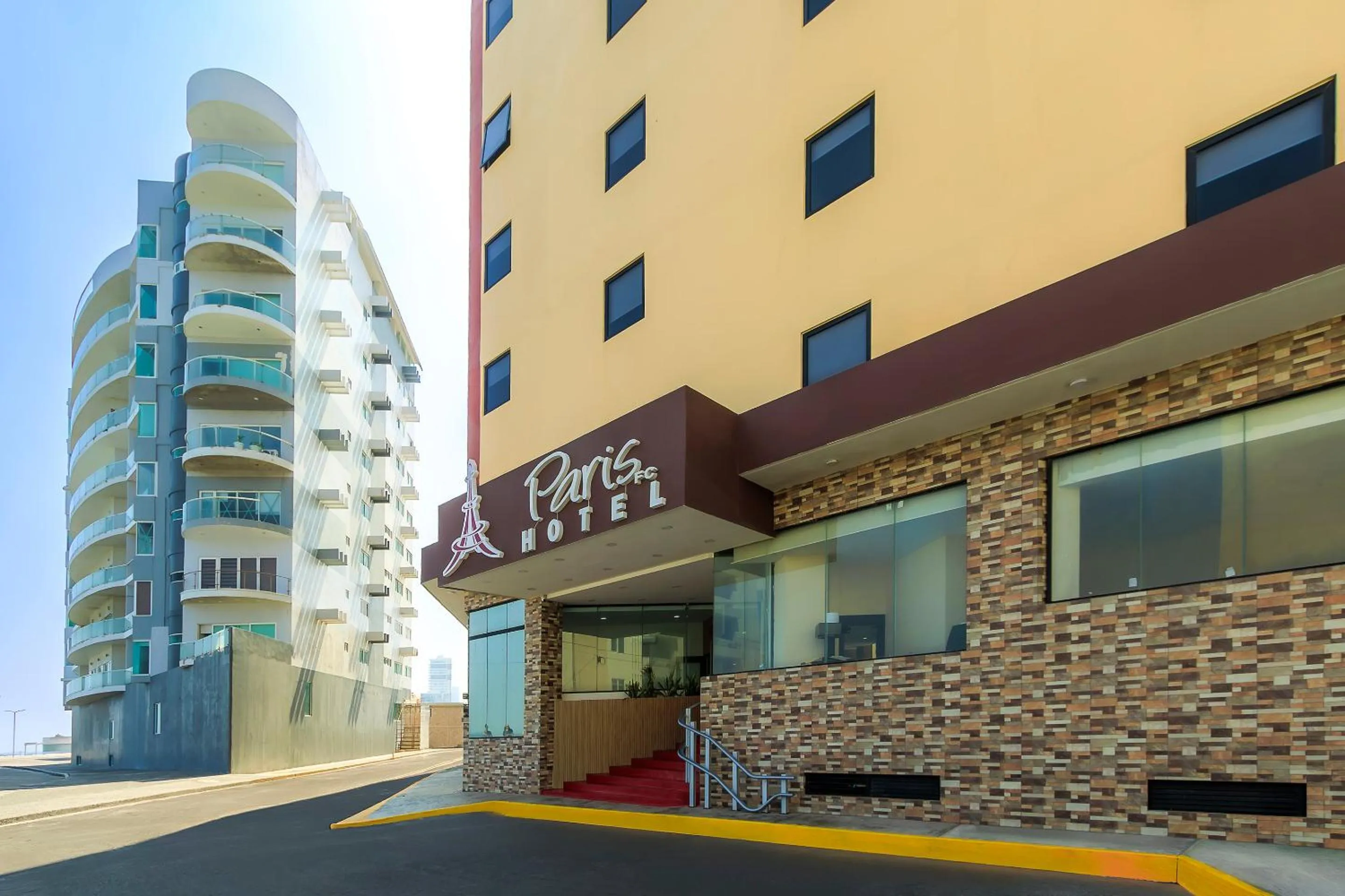 Facade/entrance in Collection O Hotel Paris FC, Veracruz
