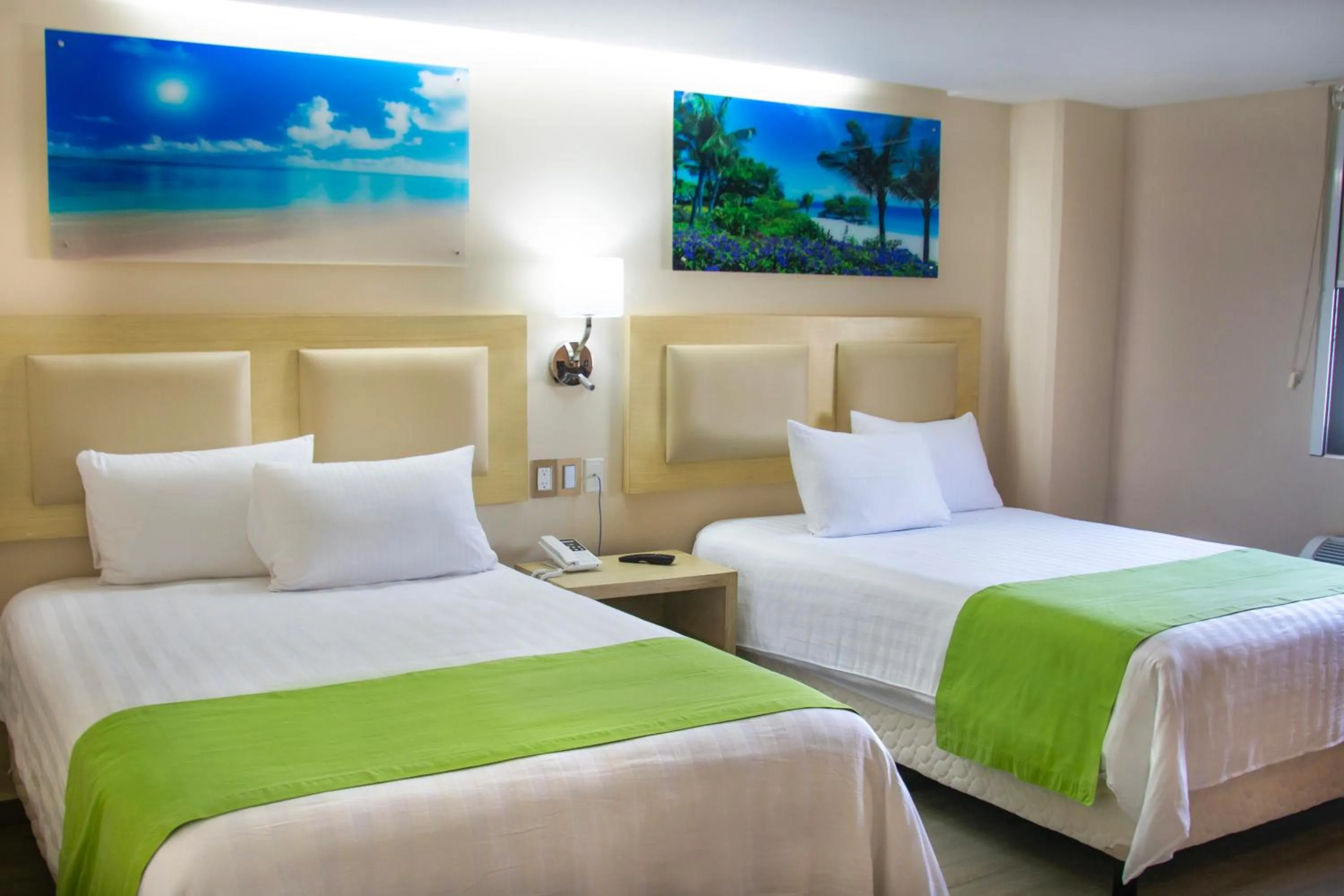 Photo of the whole room, Bed in Paris FC Veracruz