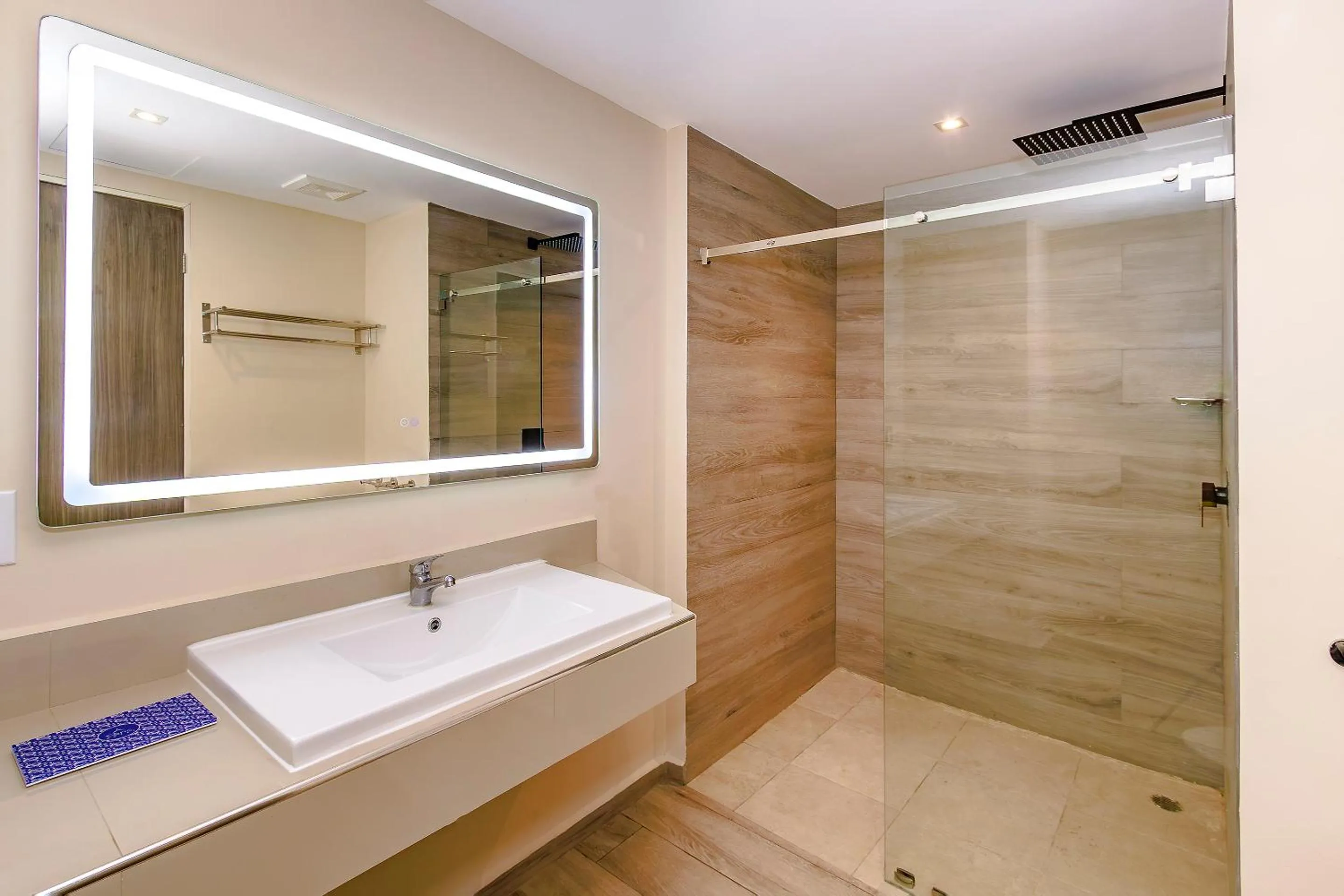 Shower in Collection O Hotel Paris FC, Veracruz