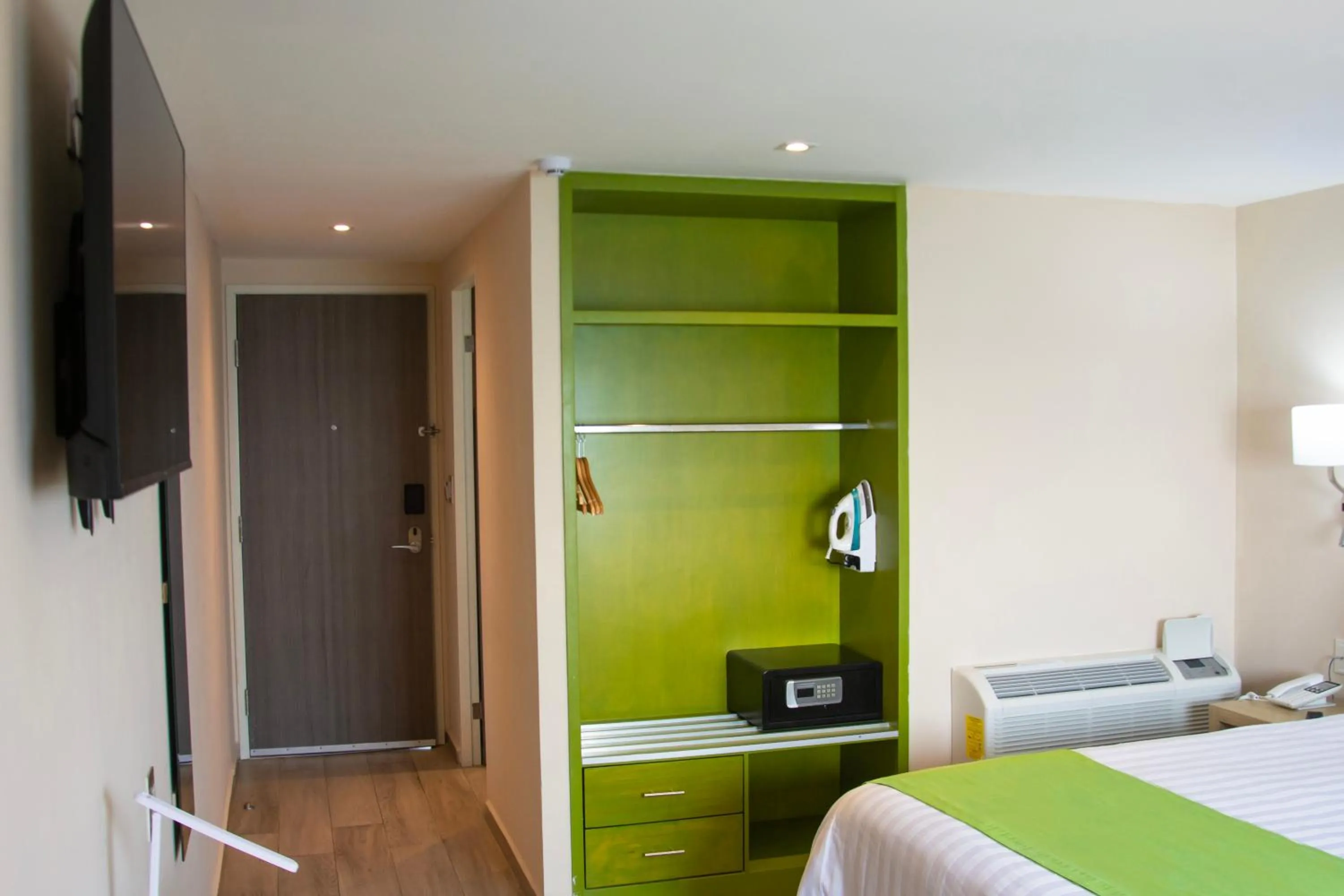 Photo of the whole room, Bed in Paris FC Veracruz