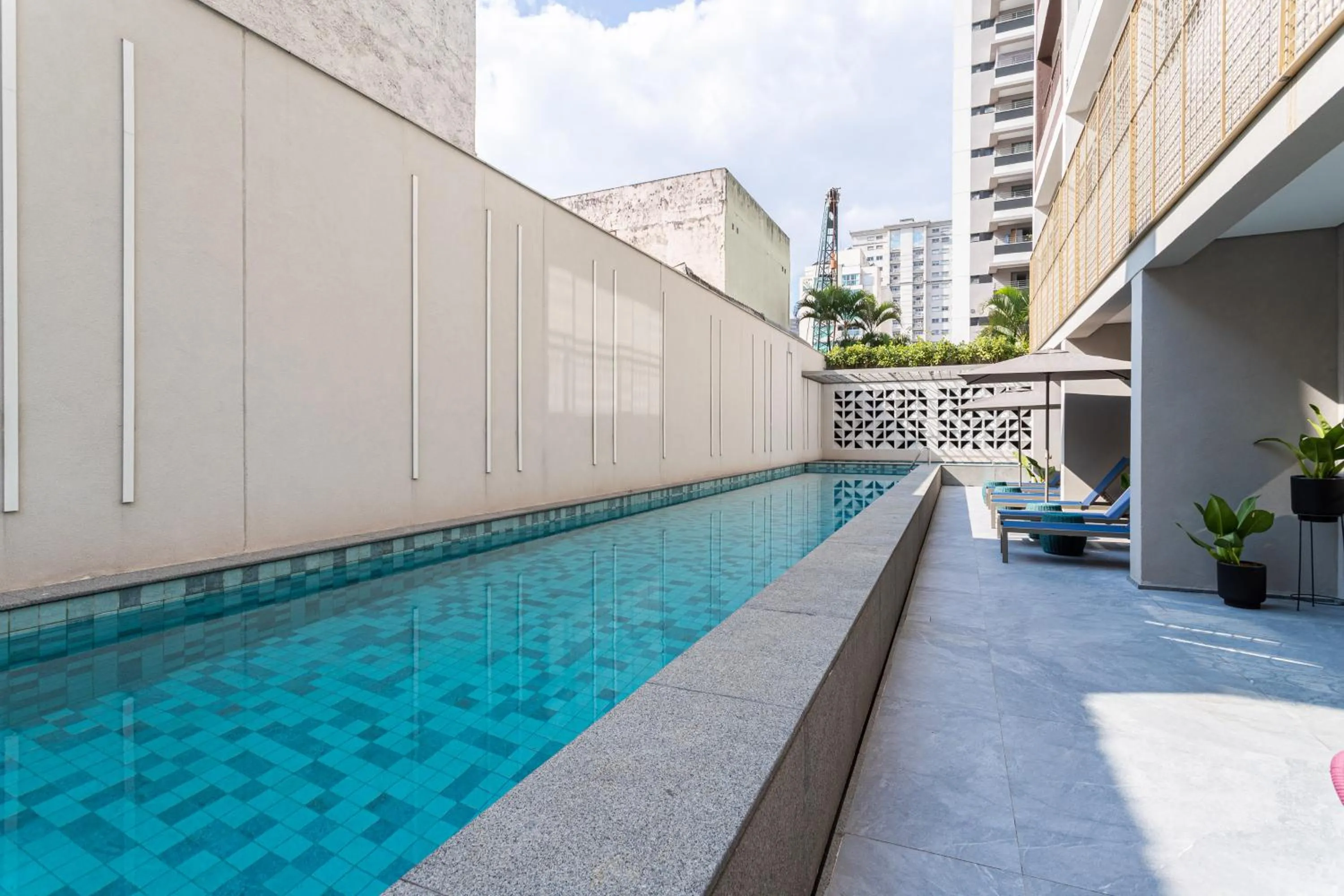 Swimming pool in For You Paraiso by Viva - Prédio com piscina e academia próximo ao metrô