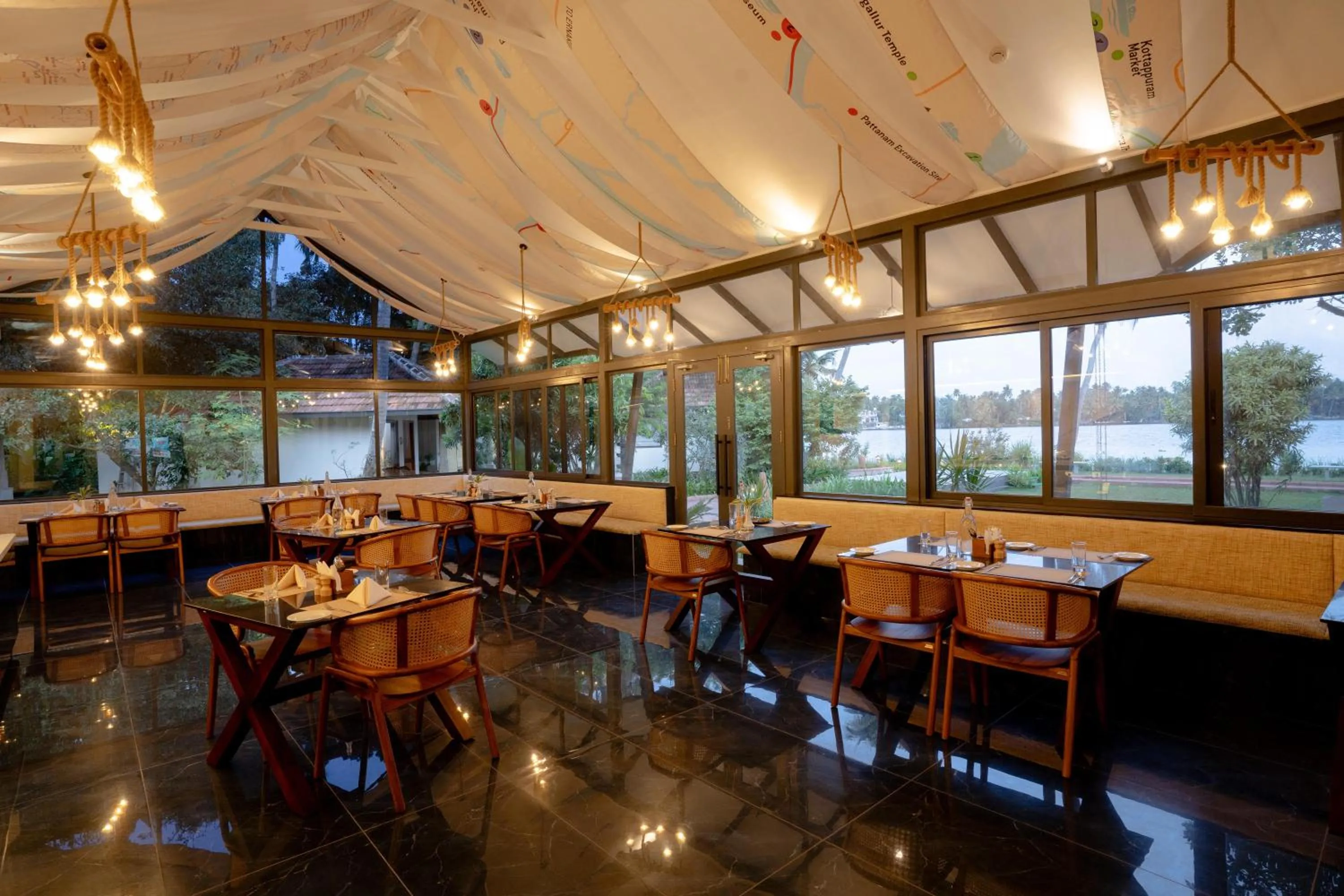 Restaurant/places to eat in Vedic Village Retreat Kodungallur