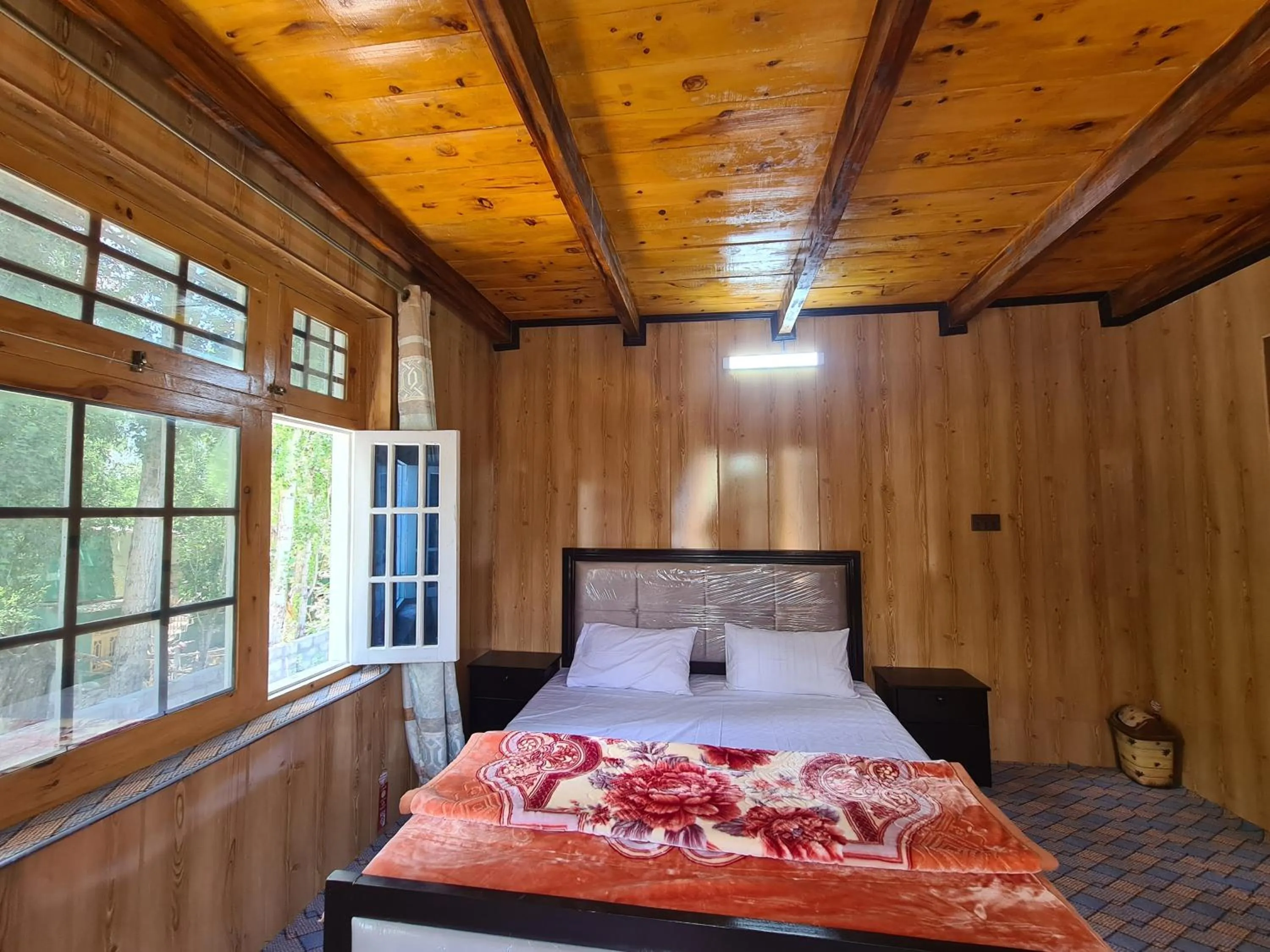Bed in Rus Olive Lodge Skardu