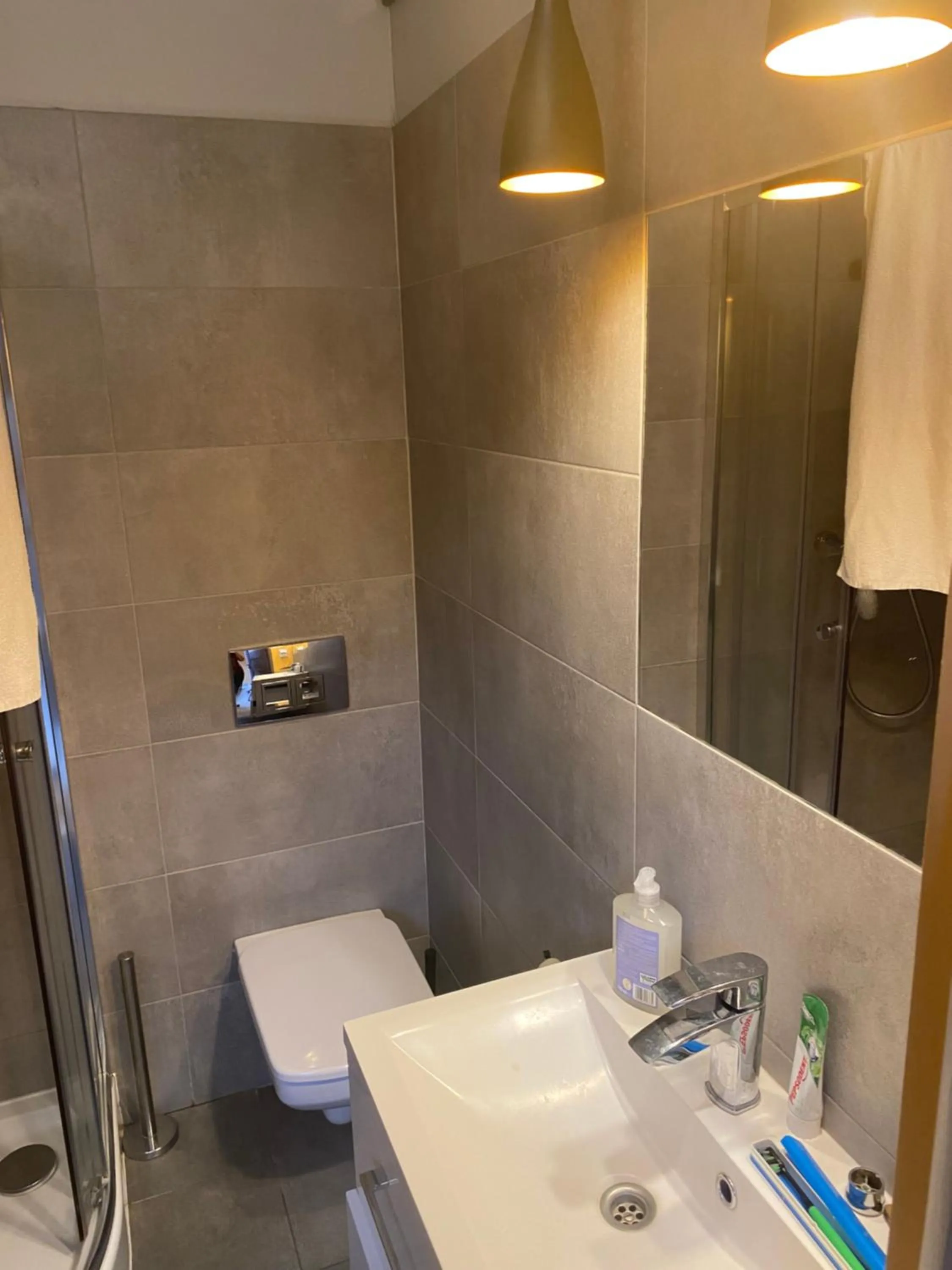 Shower in Art Inn Space