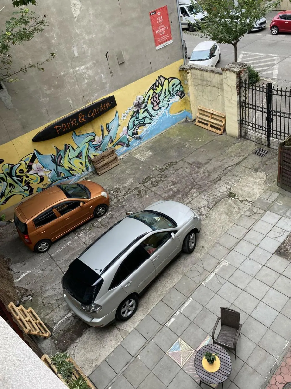 Parking in Art Inn Space