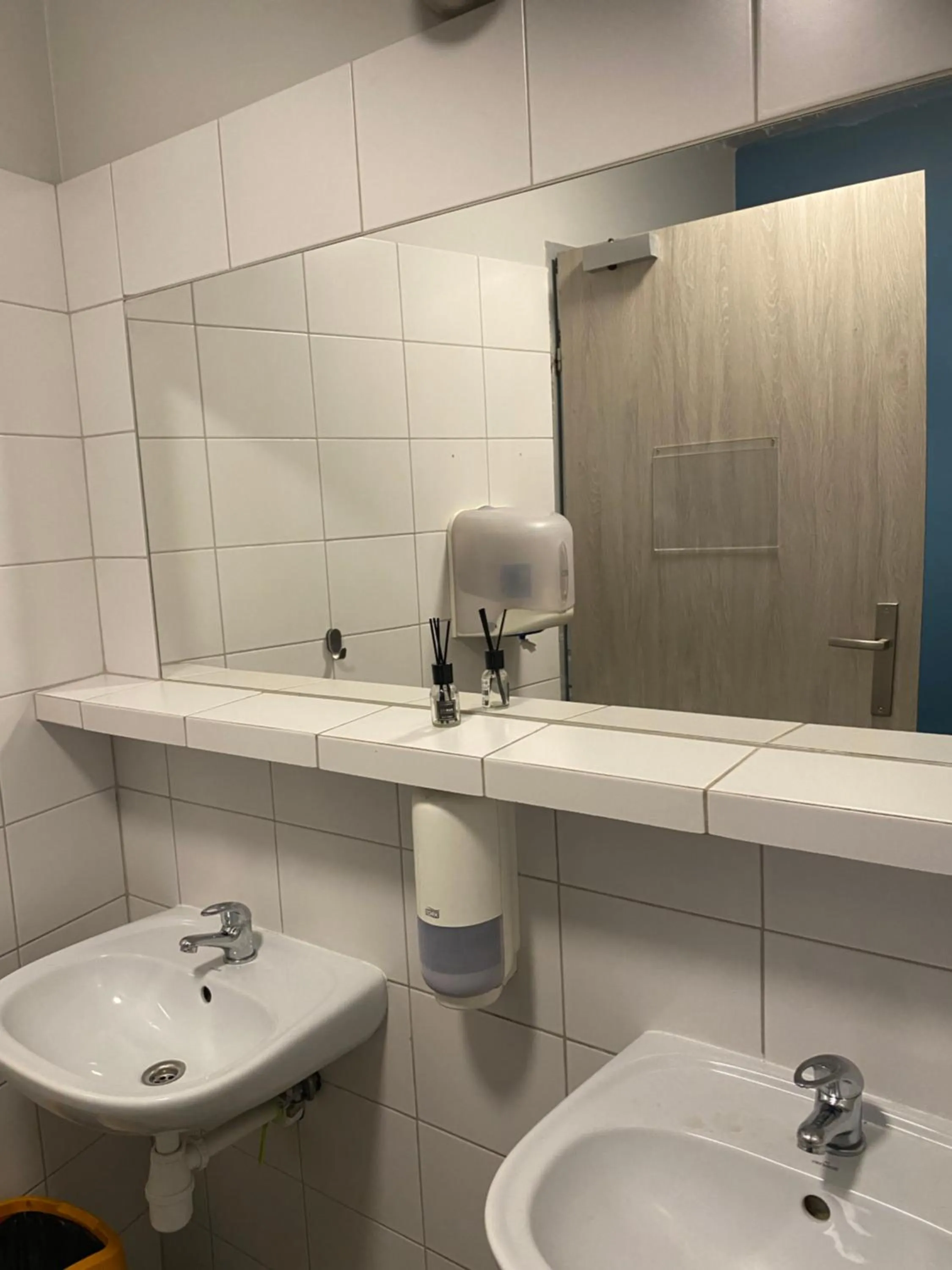 Shower in Art Inn Space