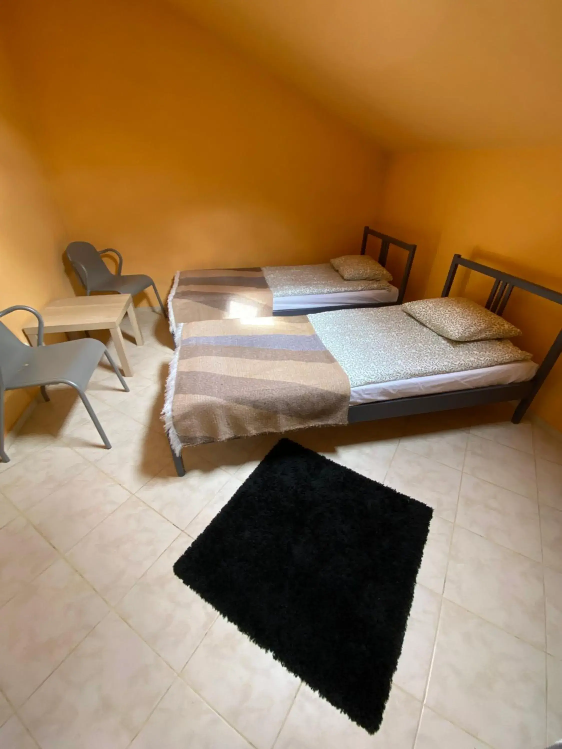 Budget Twin Room in Art Inn Space Budget Twin Room in Art Inn Space