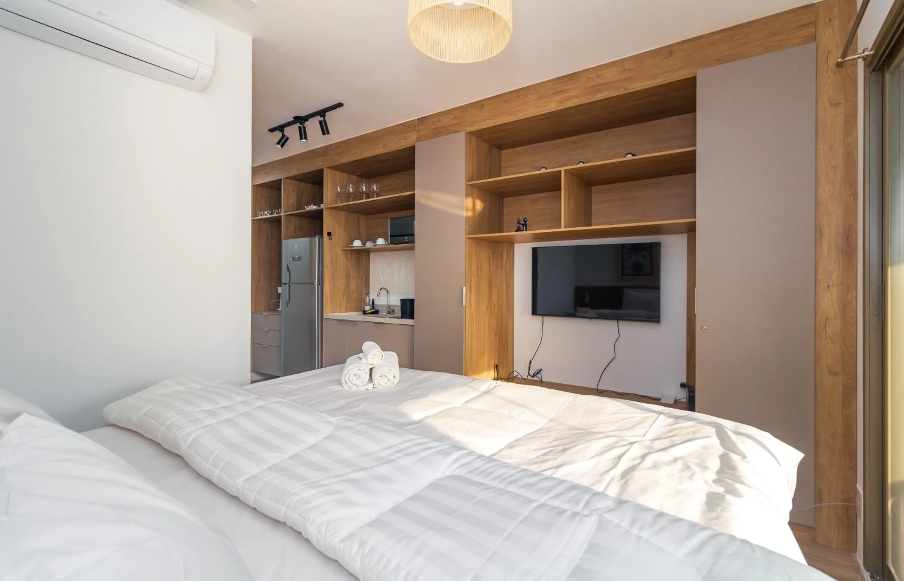 Evening entertainment, Bed in 360 Paraíso