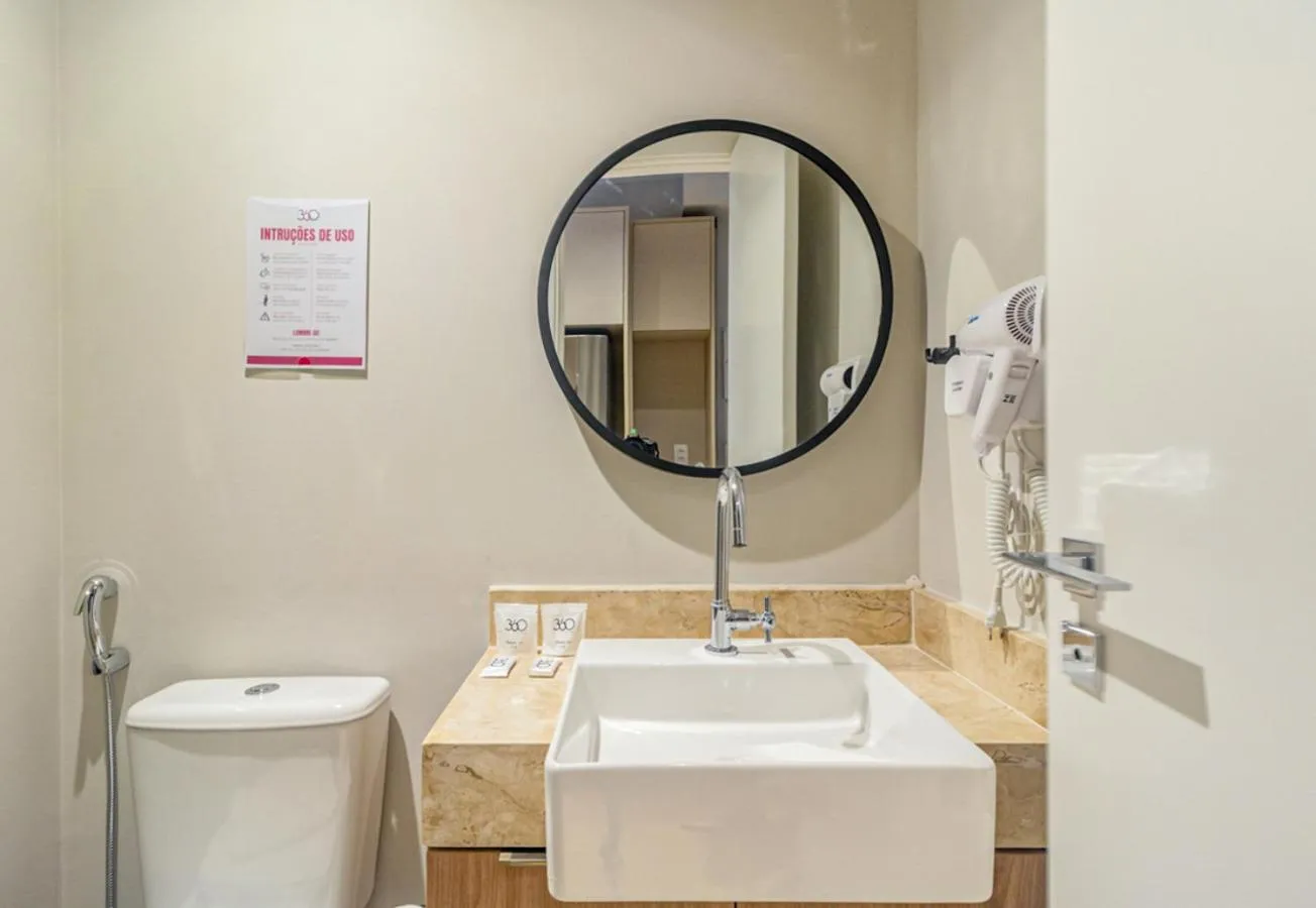 Toilet in 360 Paraíso