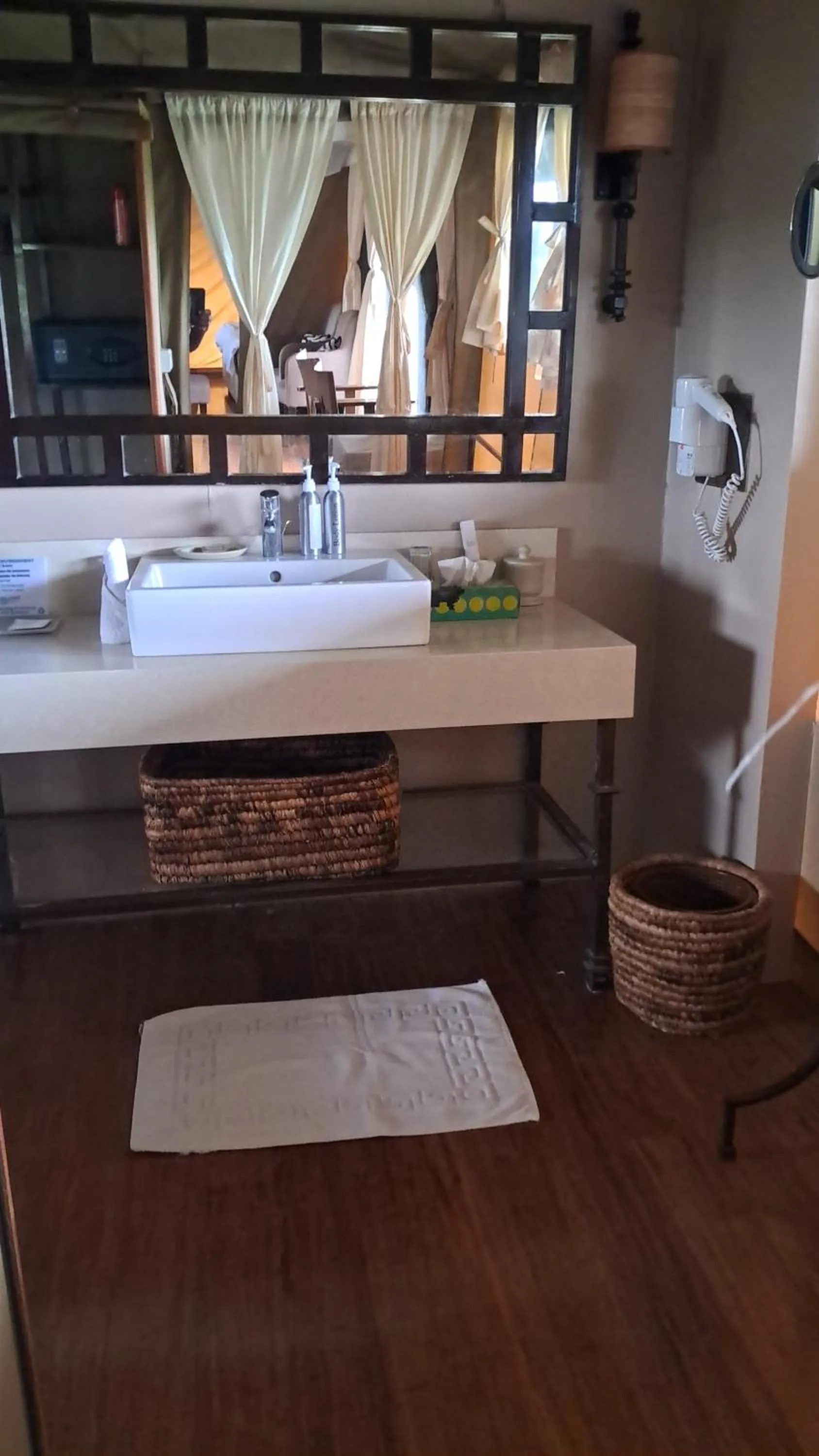 Bathroom in Mutara Camp- Nanyuki