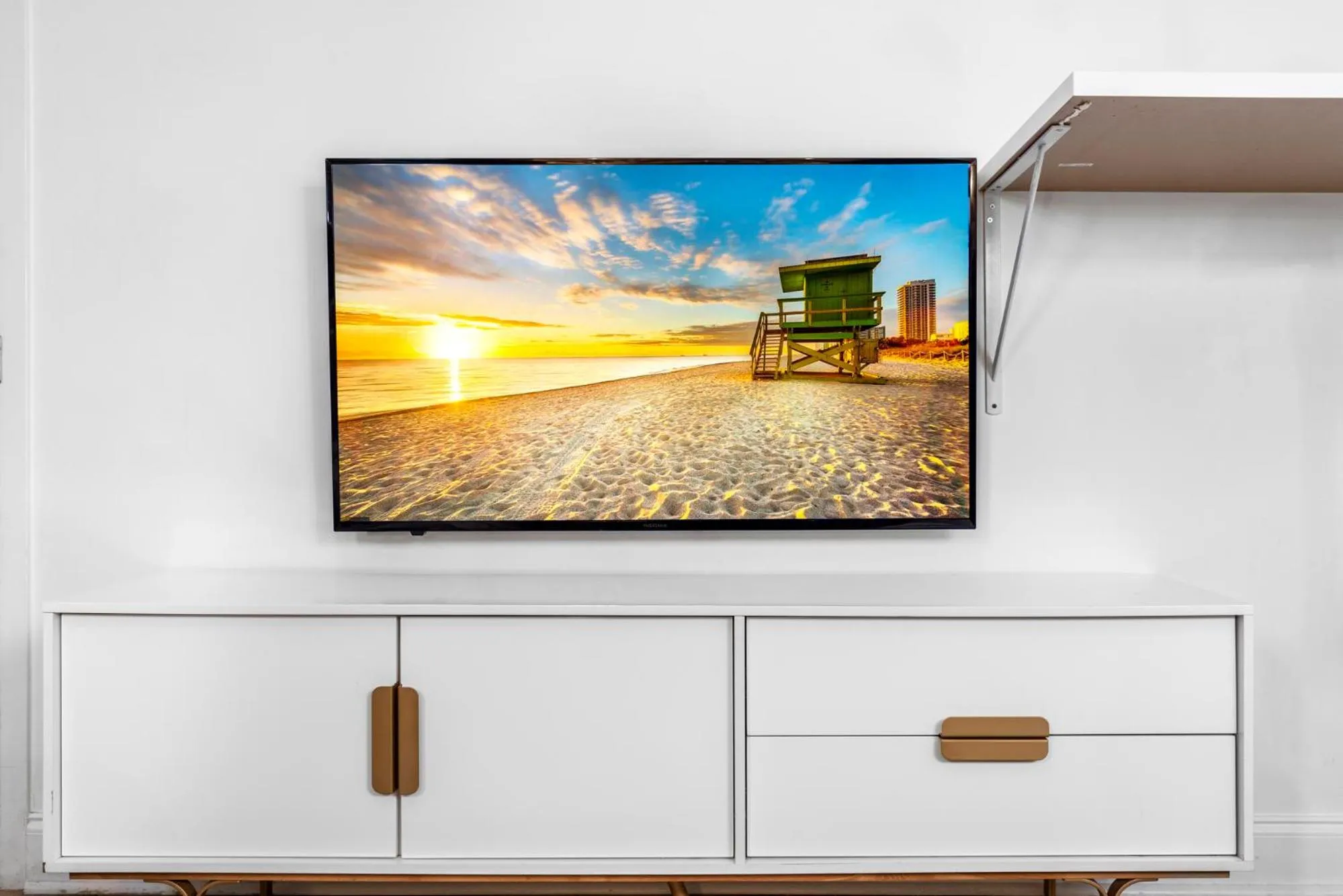 TV and multimedia in Luxuri Suites