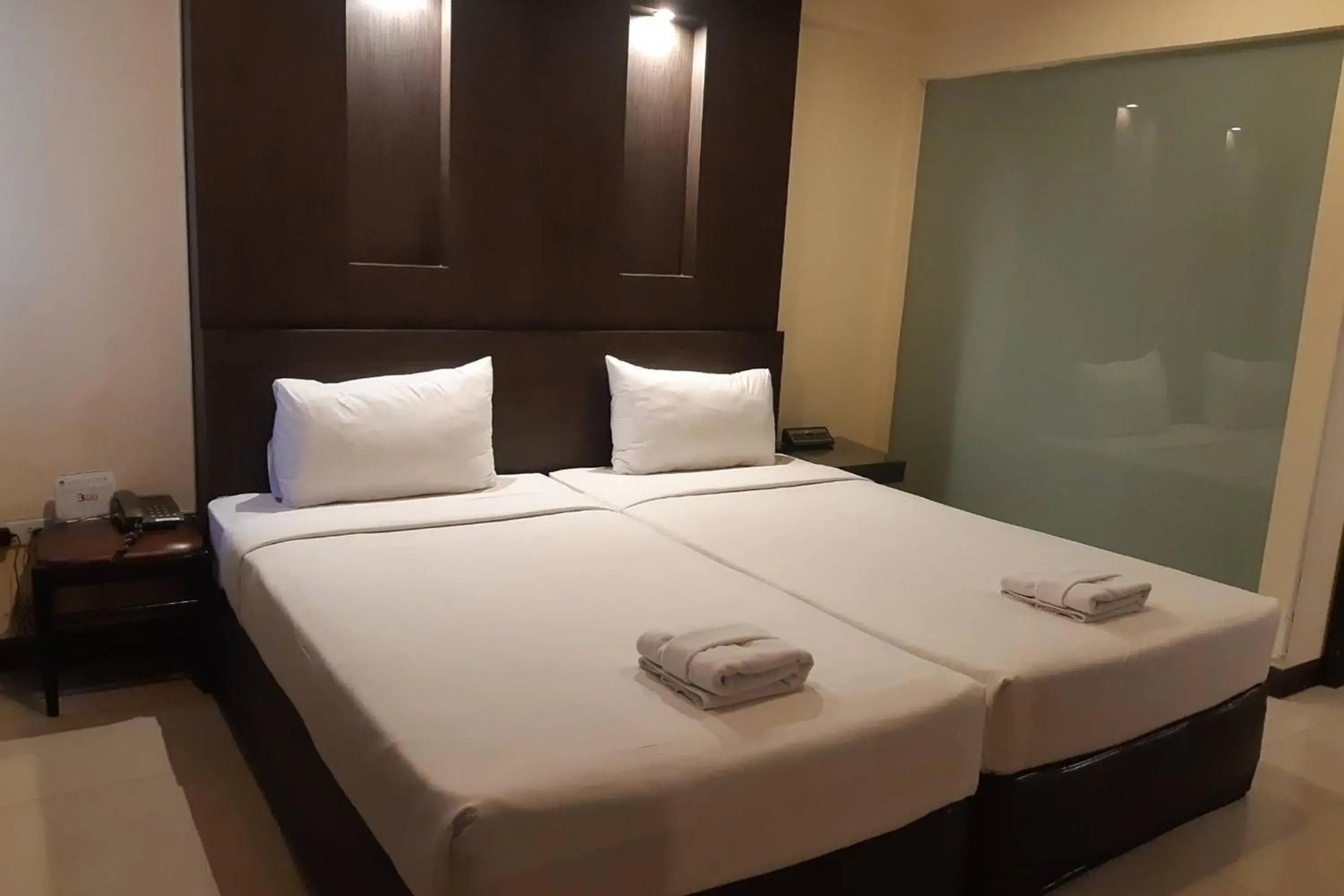 Deluxe Twin Room in Suncity Hotel Pattaya Deluxe Twin Room in Suncity Hotel Pattaya