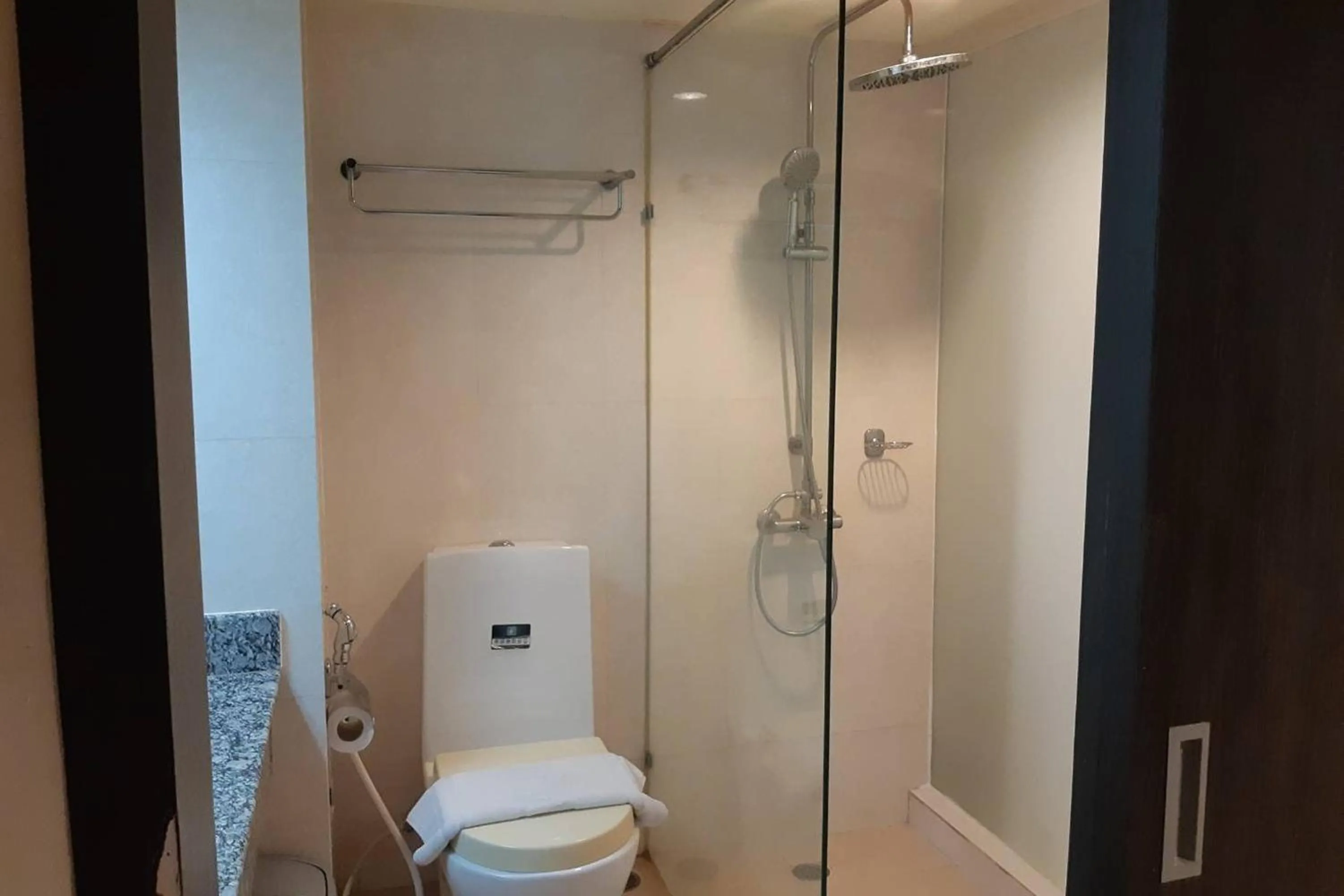 Bathroom in Suncity Hotel Pattaya