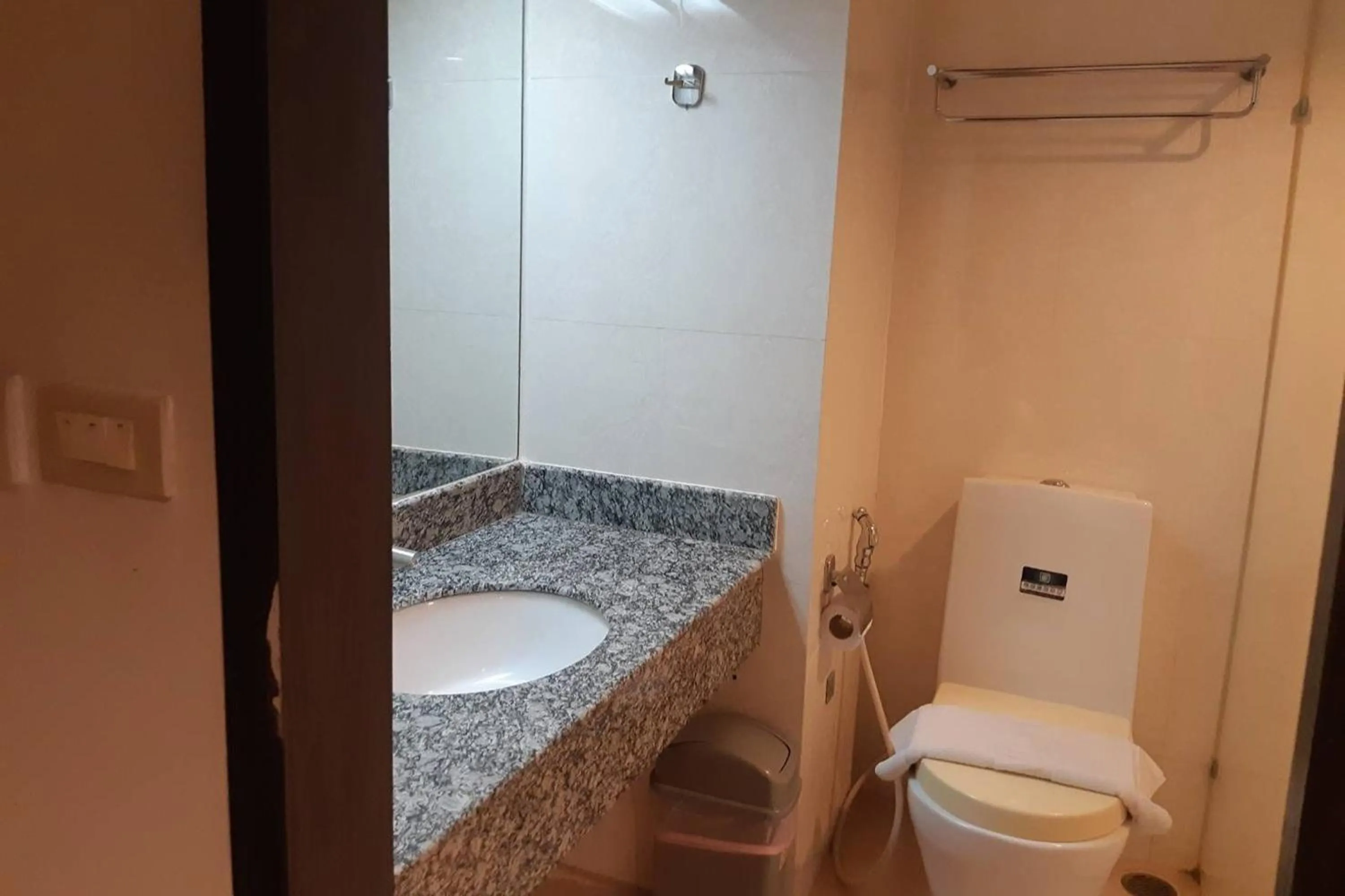 Bathroom in Suncity Hotel Pattaya