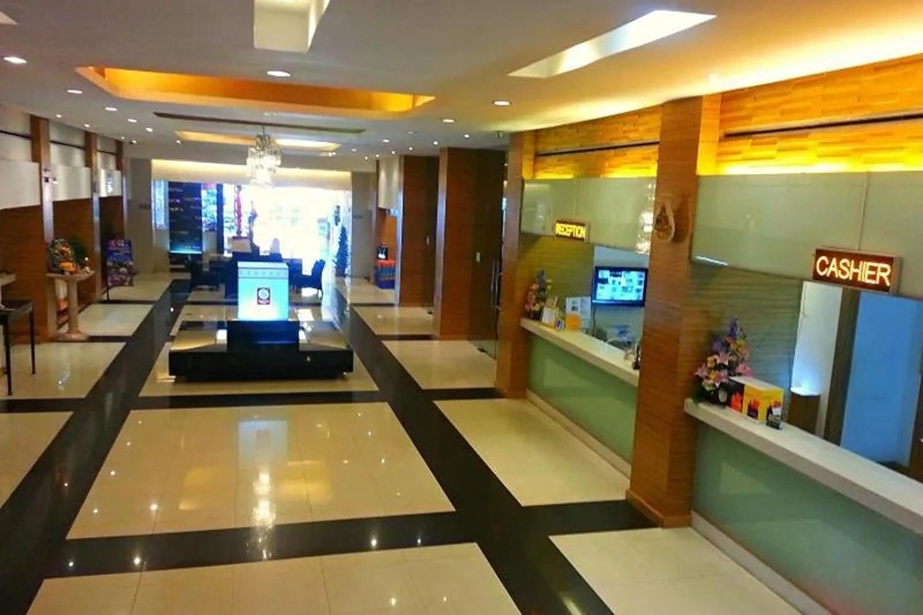 Lobby or reception in Suncity Hotel Pattaya