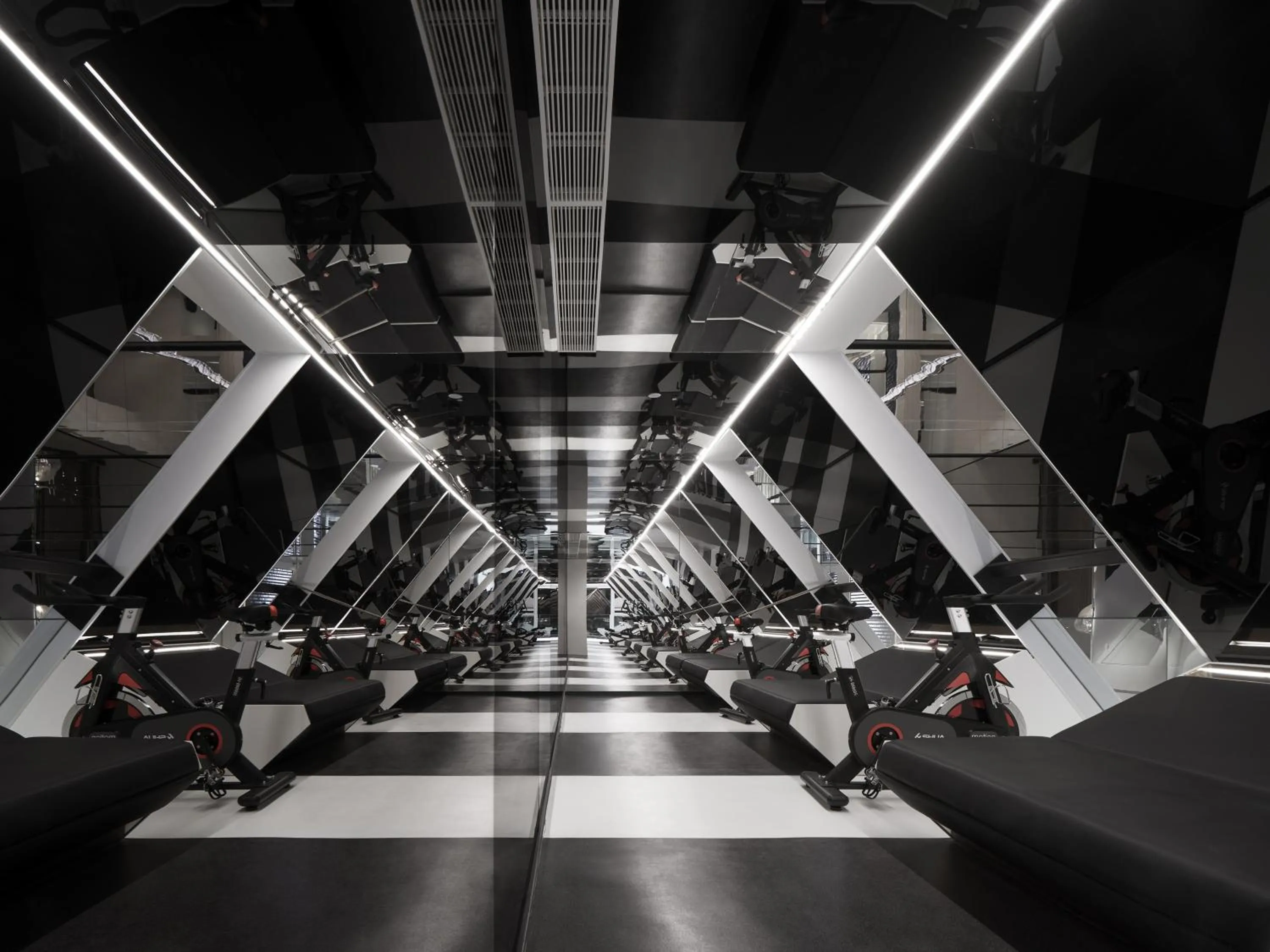 Fitness centre/facilities in ISEYA Panoramic Hotel Chongqing Jiefangbei Raffles Plaza