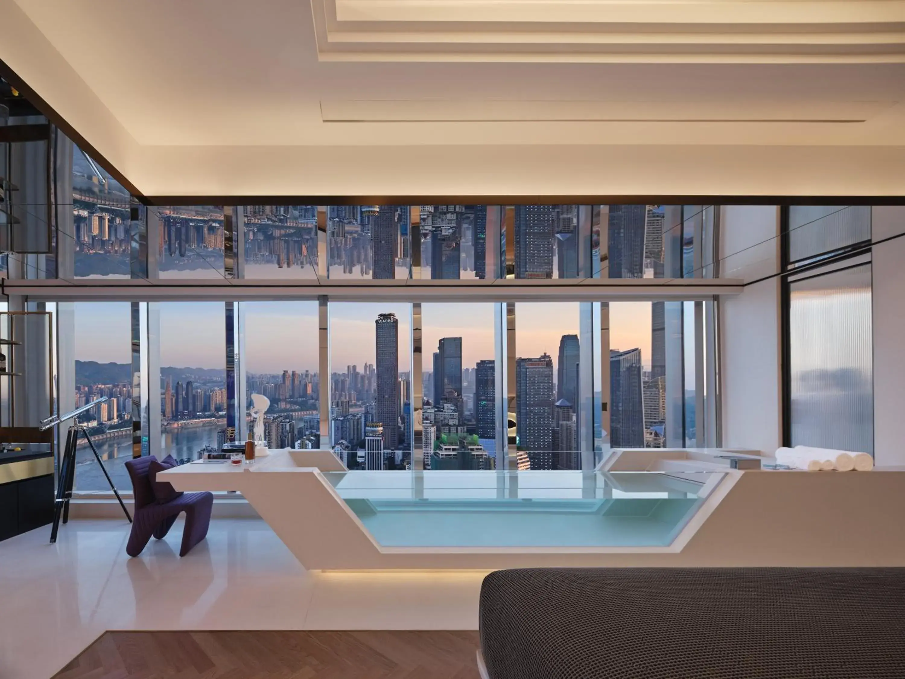 270° Peninsula River view - Deluxe Suite - Oversize Bathtub in ISEYA Panoramic Hotel Chongqing Jiefangbei Raffles Plaza 270° Peninsula River view - Deluxe Suite - Oversize Bathtub in ISEYA Panoramic Hotel Chongqing Jiefangbei Raffles Plaza
