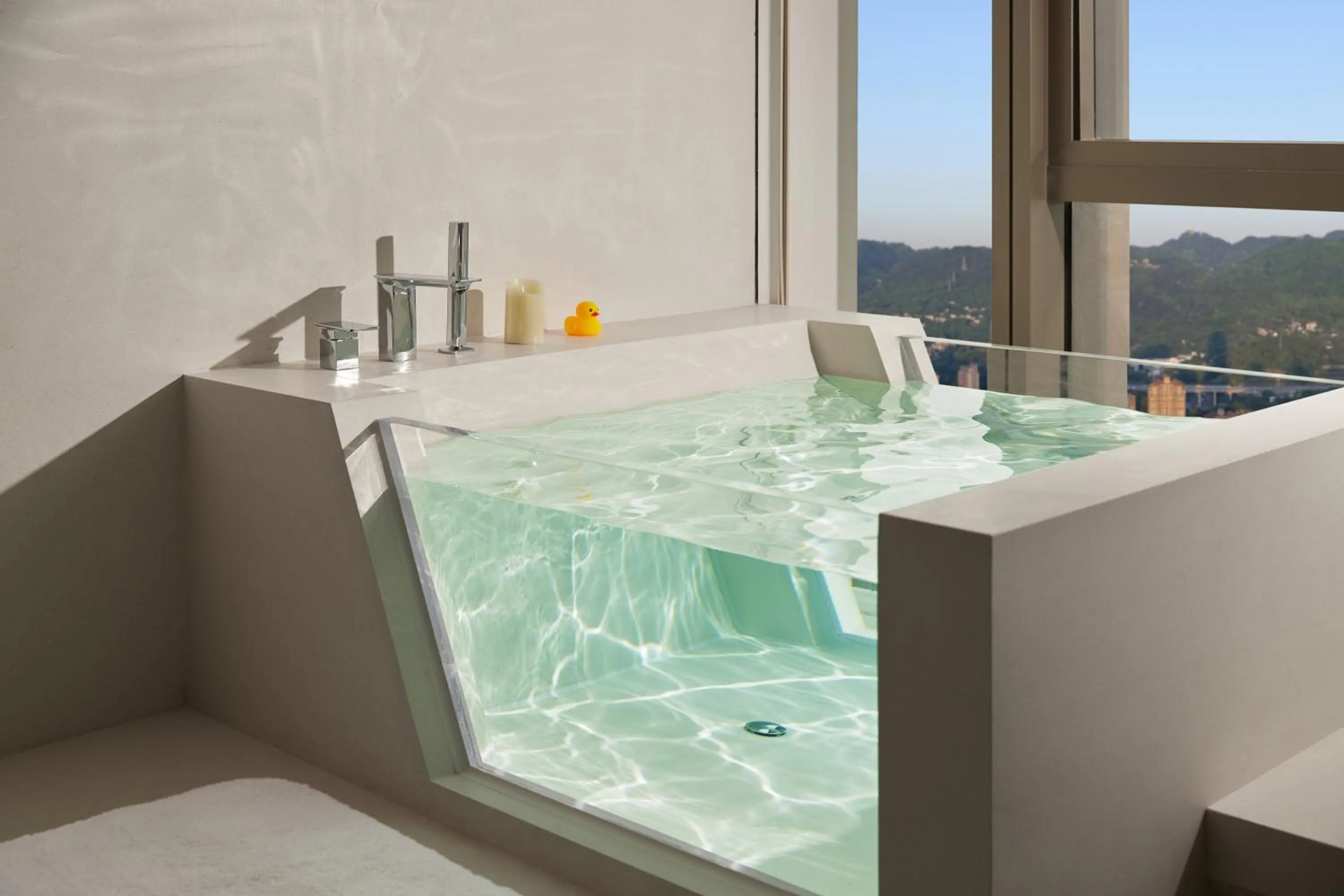 Bath in ISEYA Panoramic Hotel Chongqing Jiefangbei Raffles Plaza