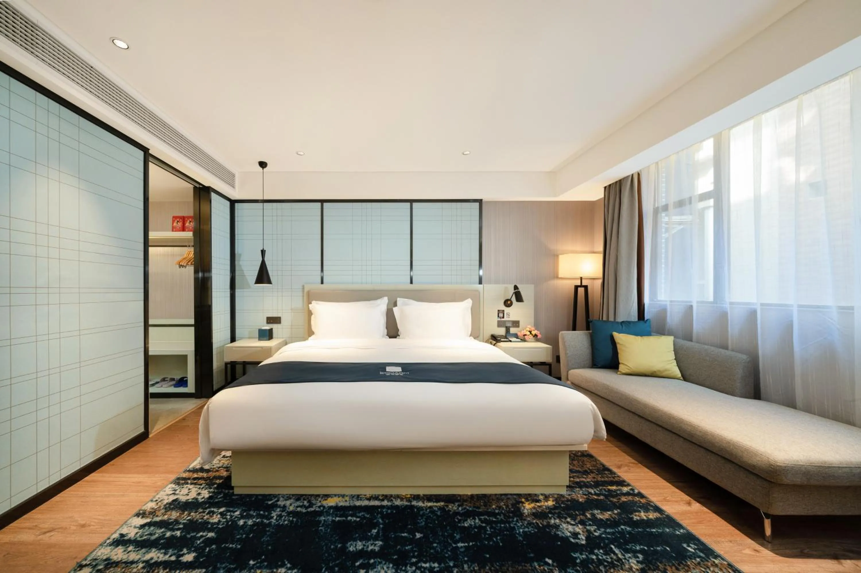 Bed in Echarm Hotel Wuzhou Canghai Lake High Speed Railway Station