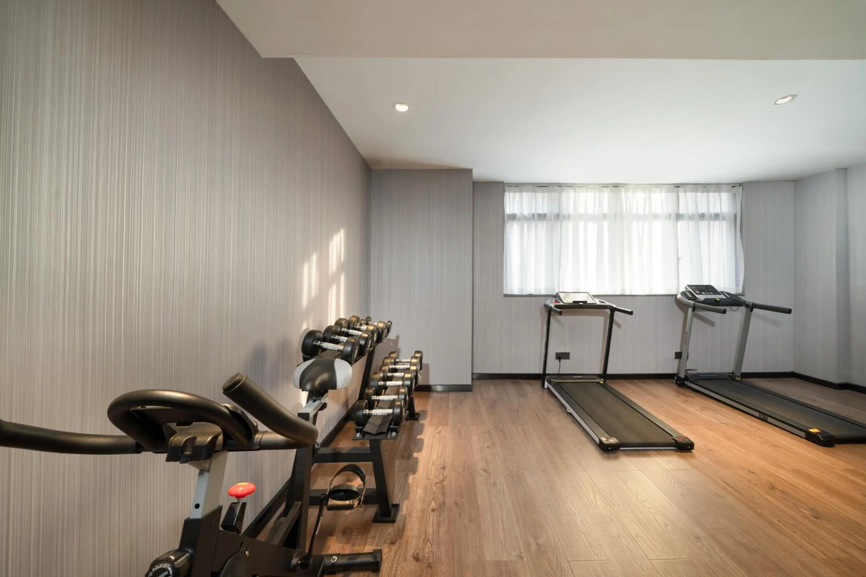 Fitness centre/facilities in Echarm Hotel Wuzhou Canghai Lake High Speed Railway Station