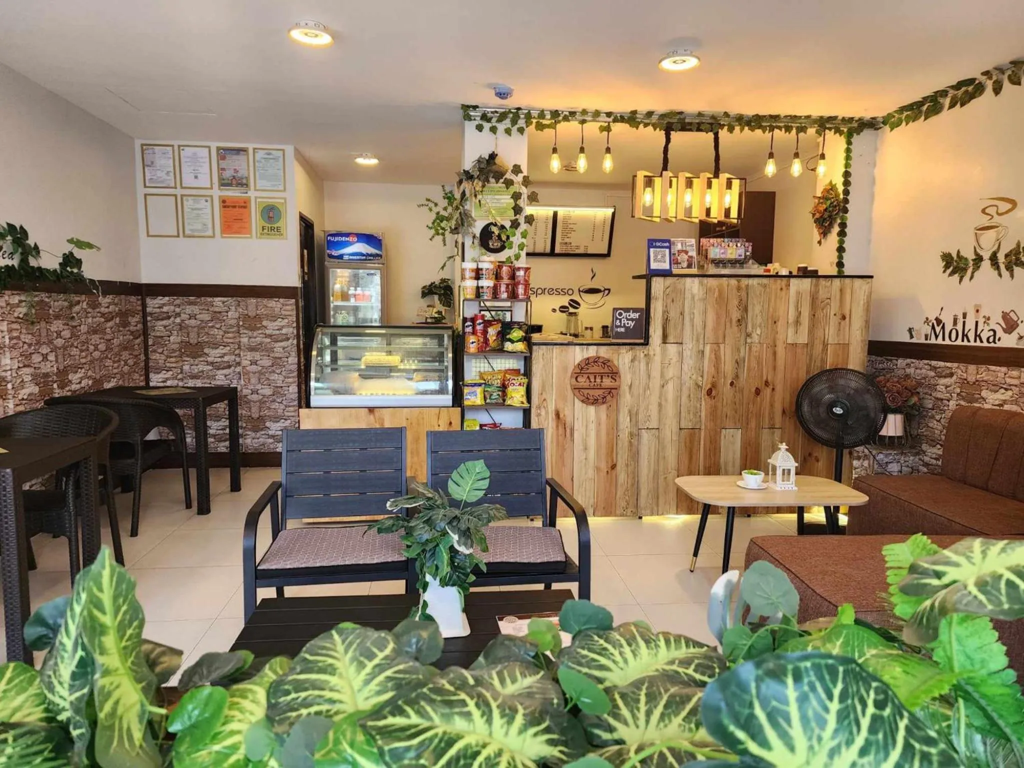 Restaurant/places to eat in Ralik Hostel