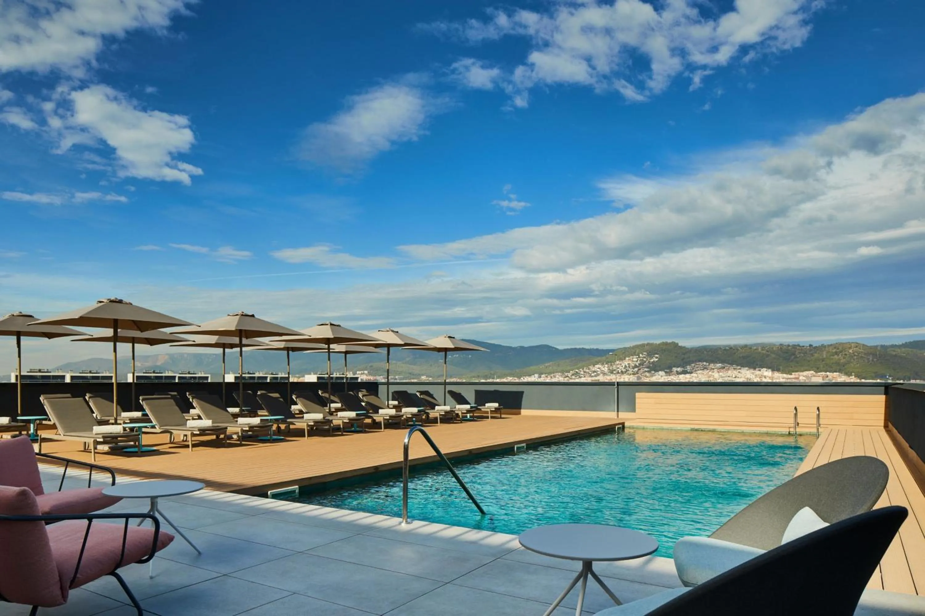 Swimming pool in Four Points by Sheraton Barcelona Airport