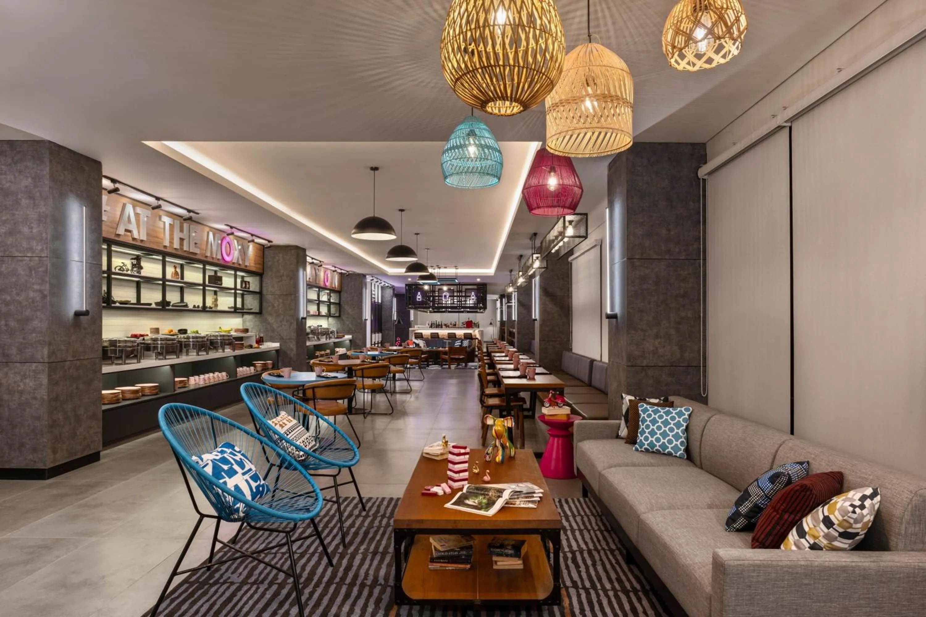 Restaurant/places to eat in Moxy Solo