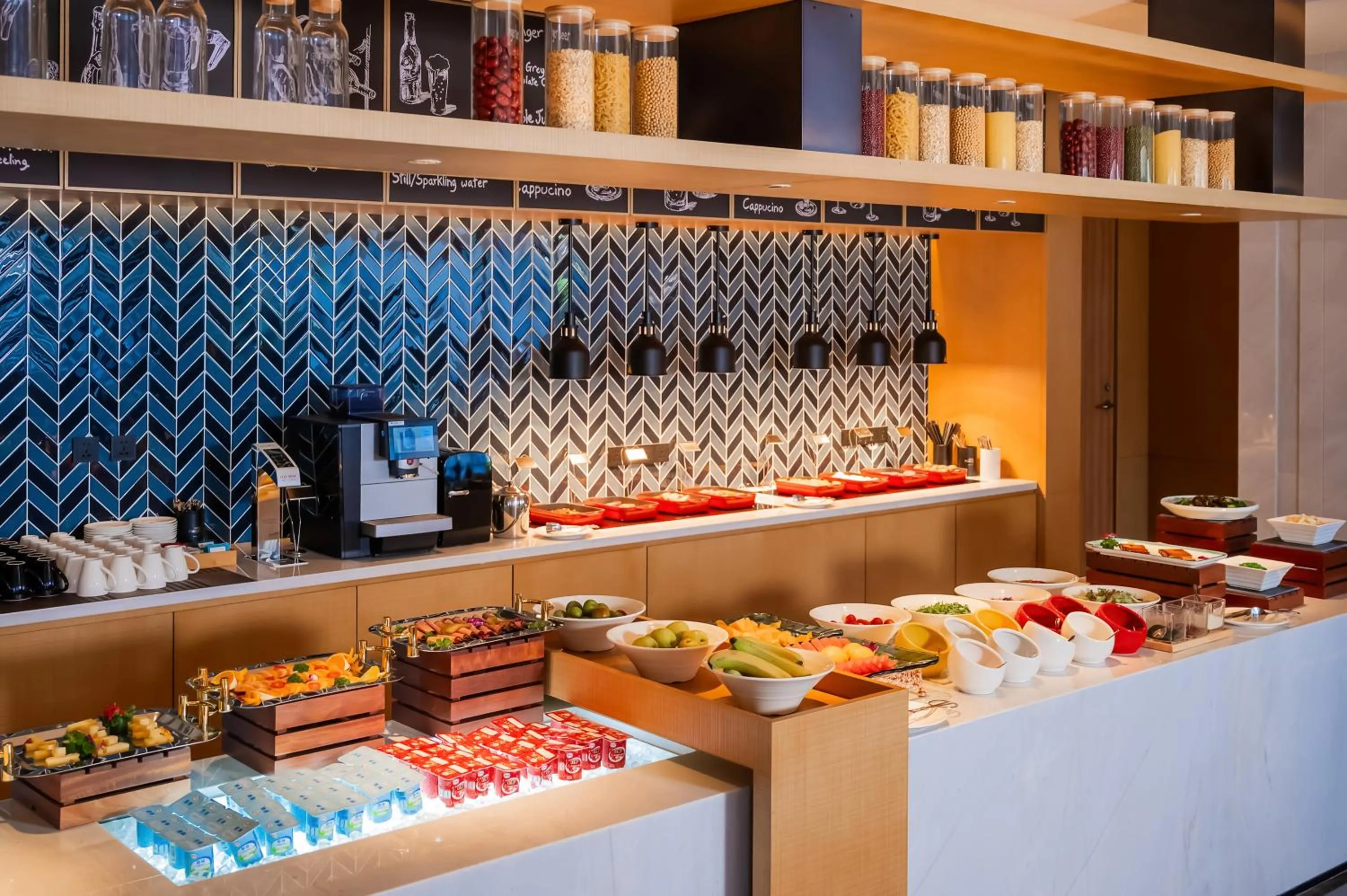 Restaurant/places to eat in Fairfield by Marriott Shenzhen Dameisha