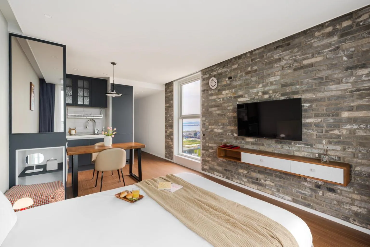 Photo of the whole room, Bed in Urbanstay Siheung Geobukseom