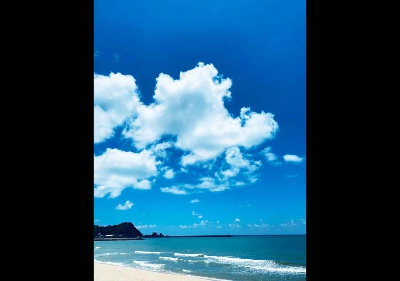 Day in Che Beach House