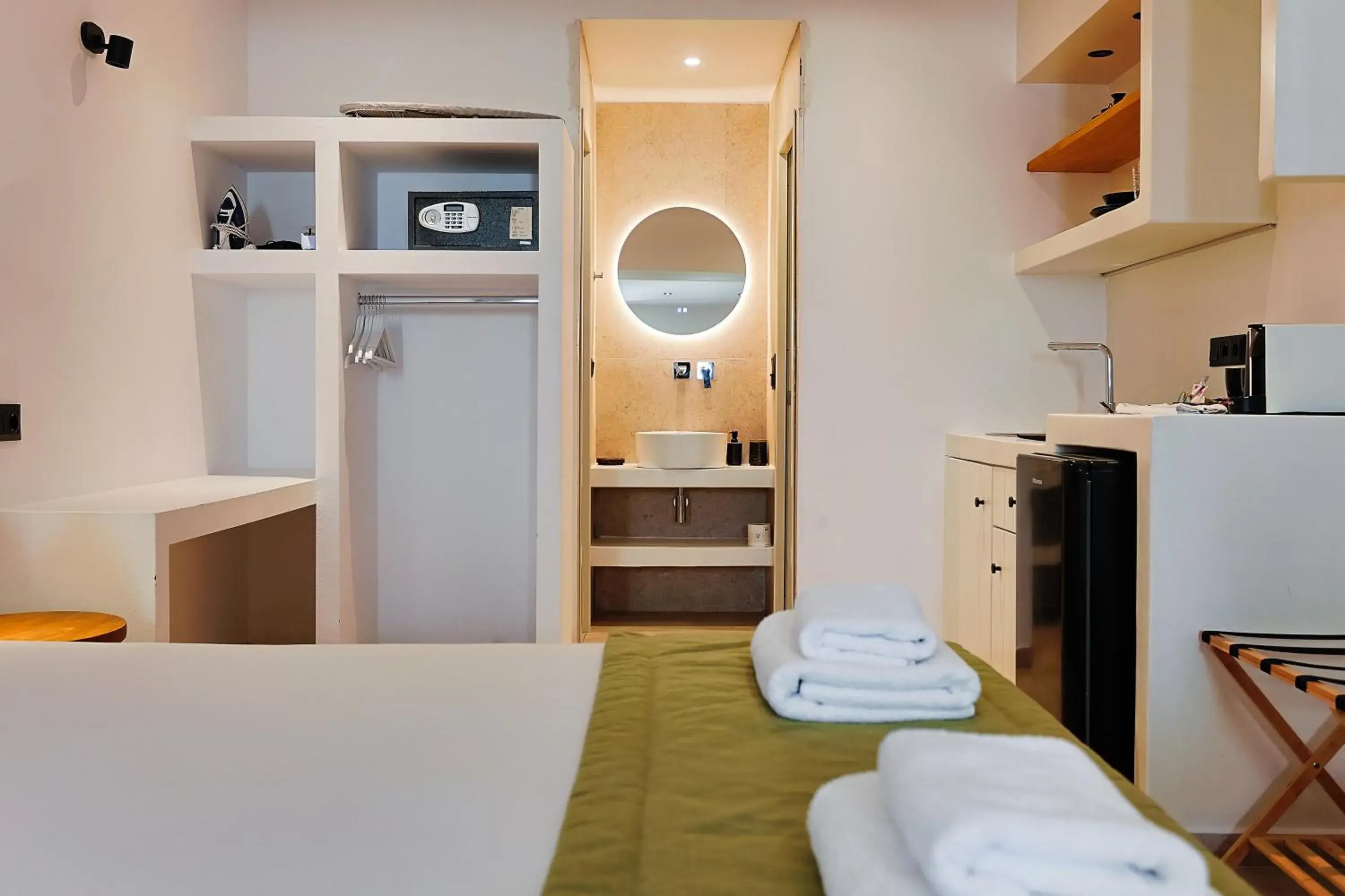 Standard Room On The Street No View in La Maltese Boutique Paros Standard Room On The Street No View in La Maltese Boutique Paros