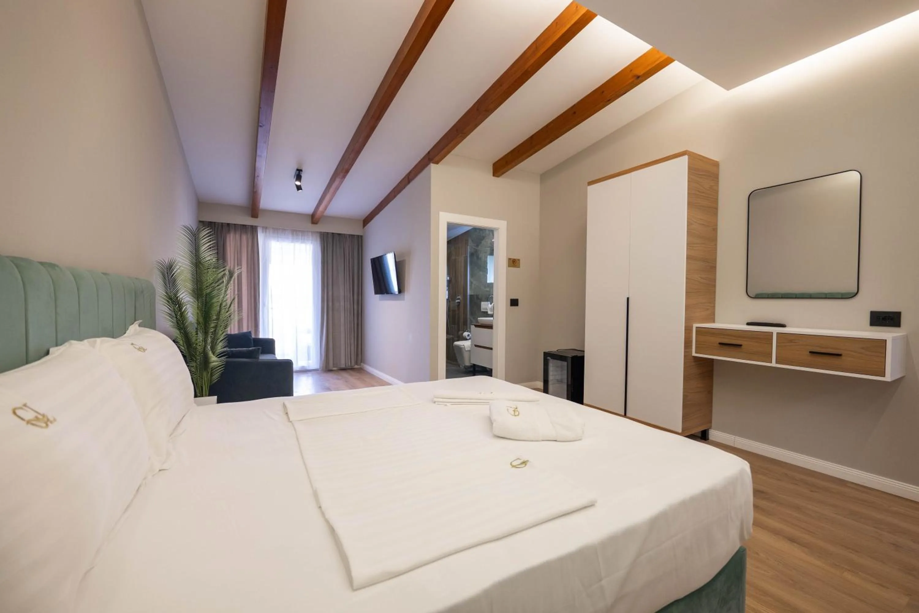 Photo of the whole room, Bed in Golemi Lux Hotel