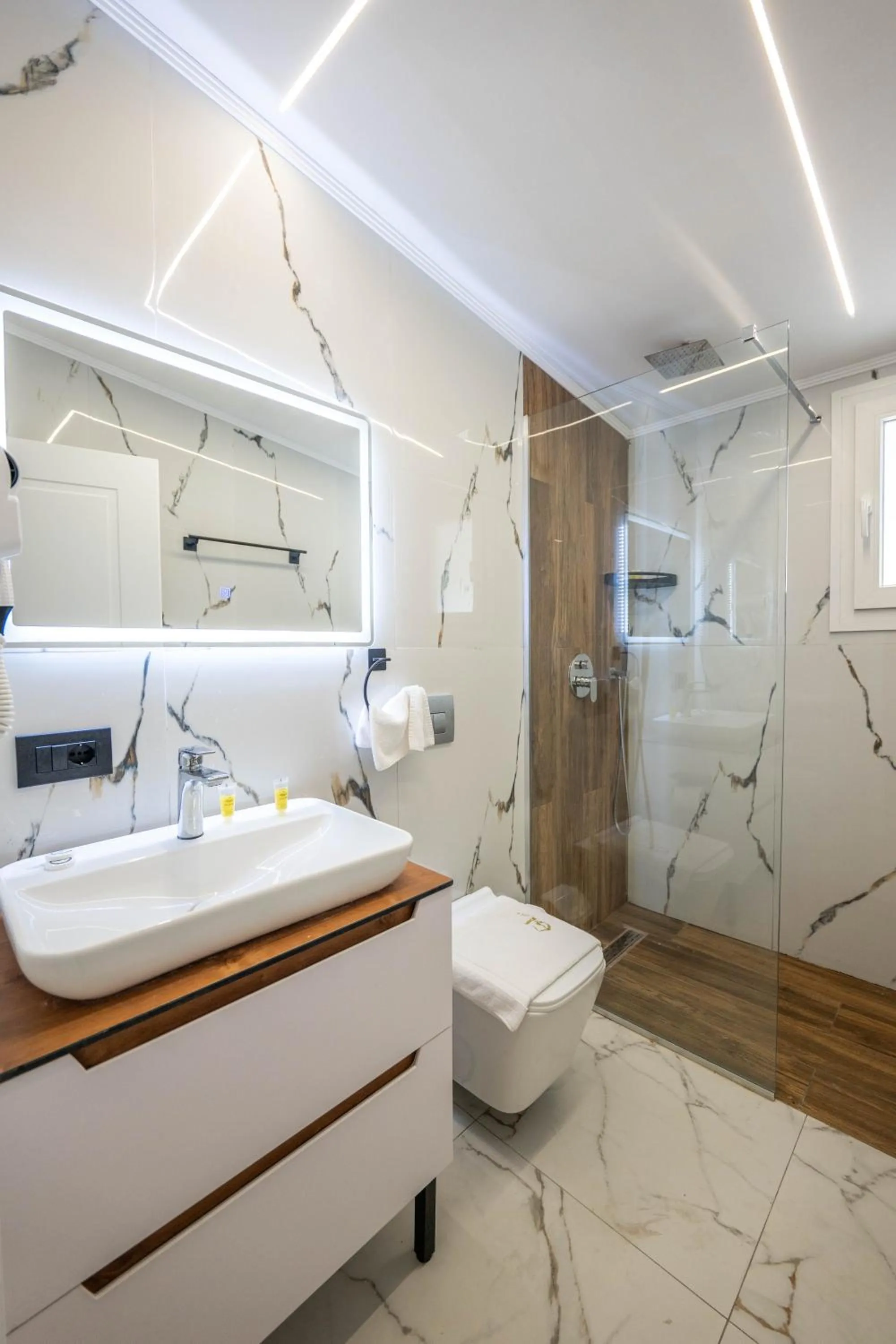 Bathroom in Golemi Lux Hotel