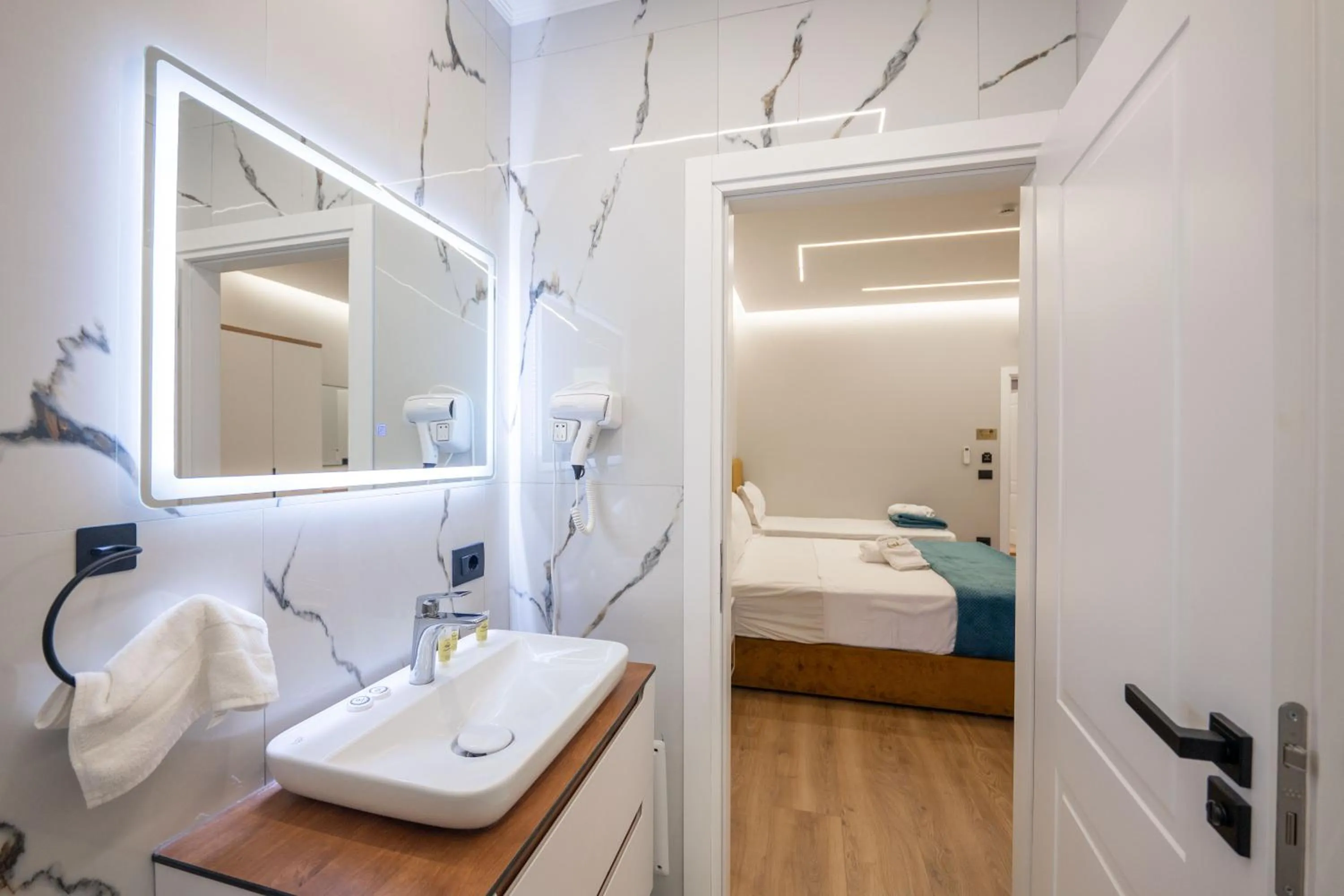 Bathroom, Bed in Golemi Lux Hotel