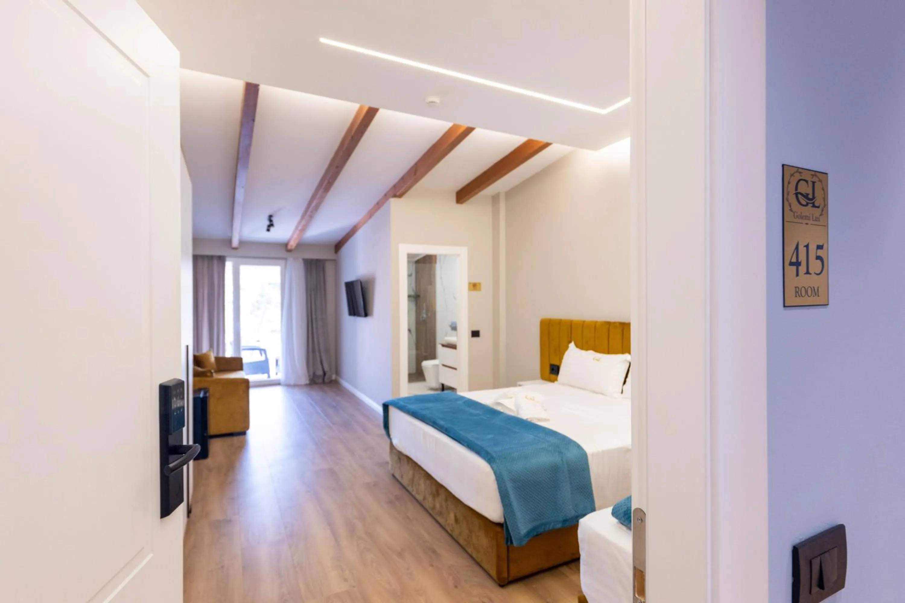 Bed in Golemi Lux Hotel