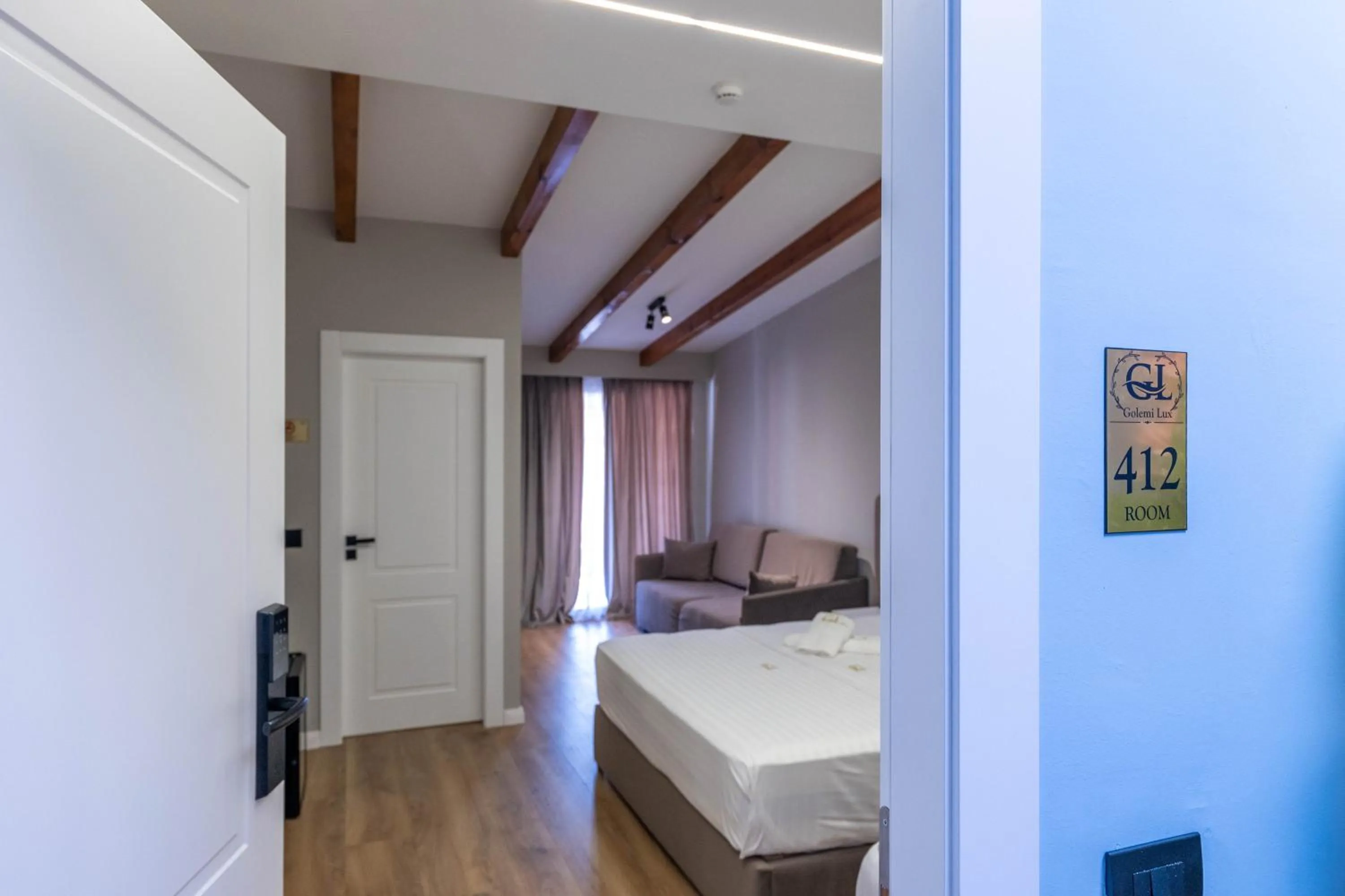 Bed in Golemi Lux Hotel