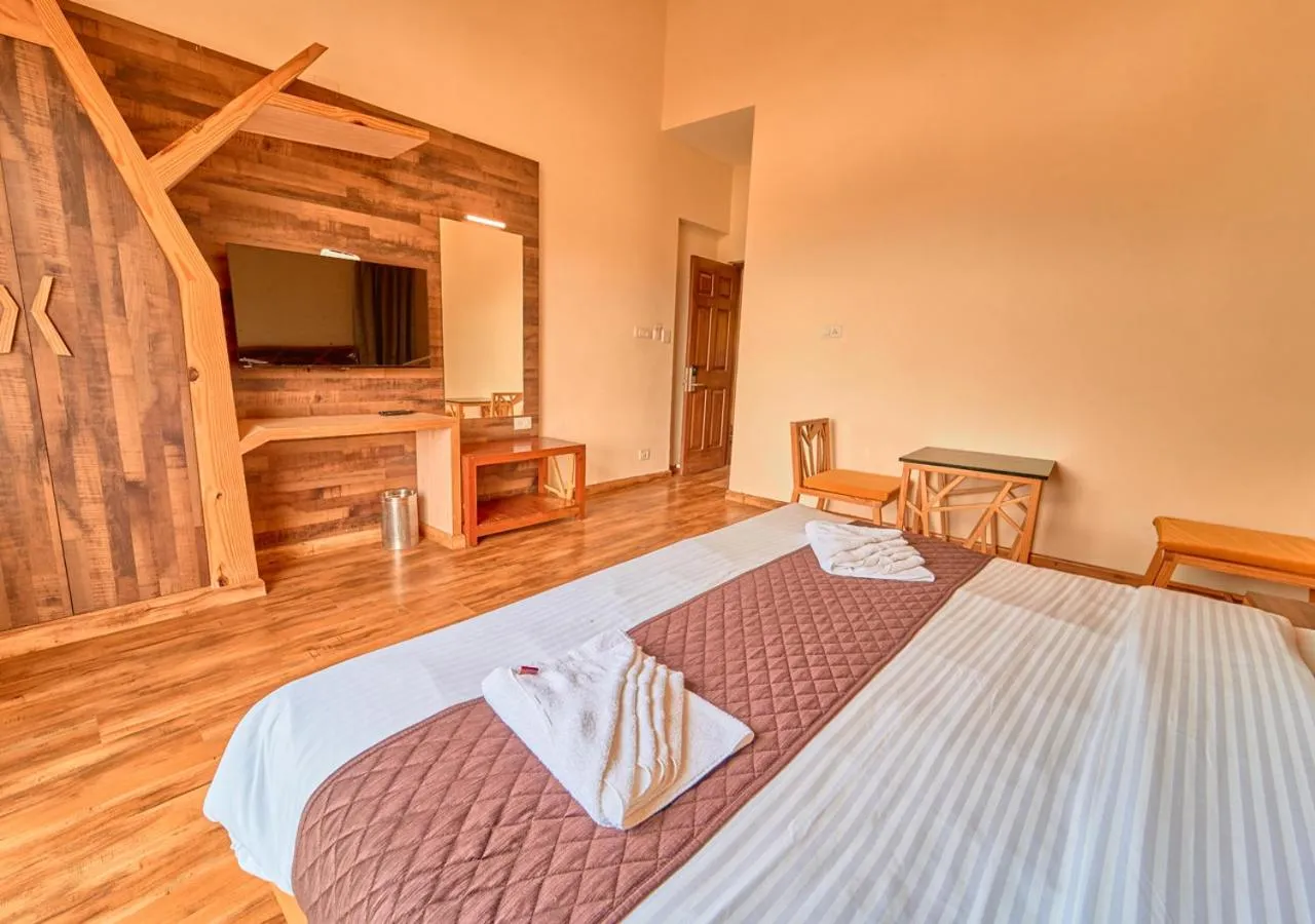 Communal lounge/ TV room, Bed in AJ Gable Clouds Ooty by VOYE HOMES - Serene Stay Near Avalanche Emerald Lake