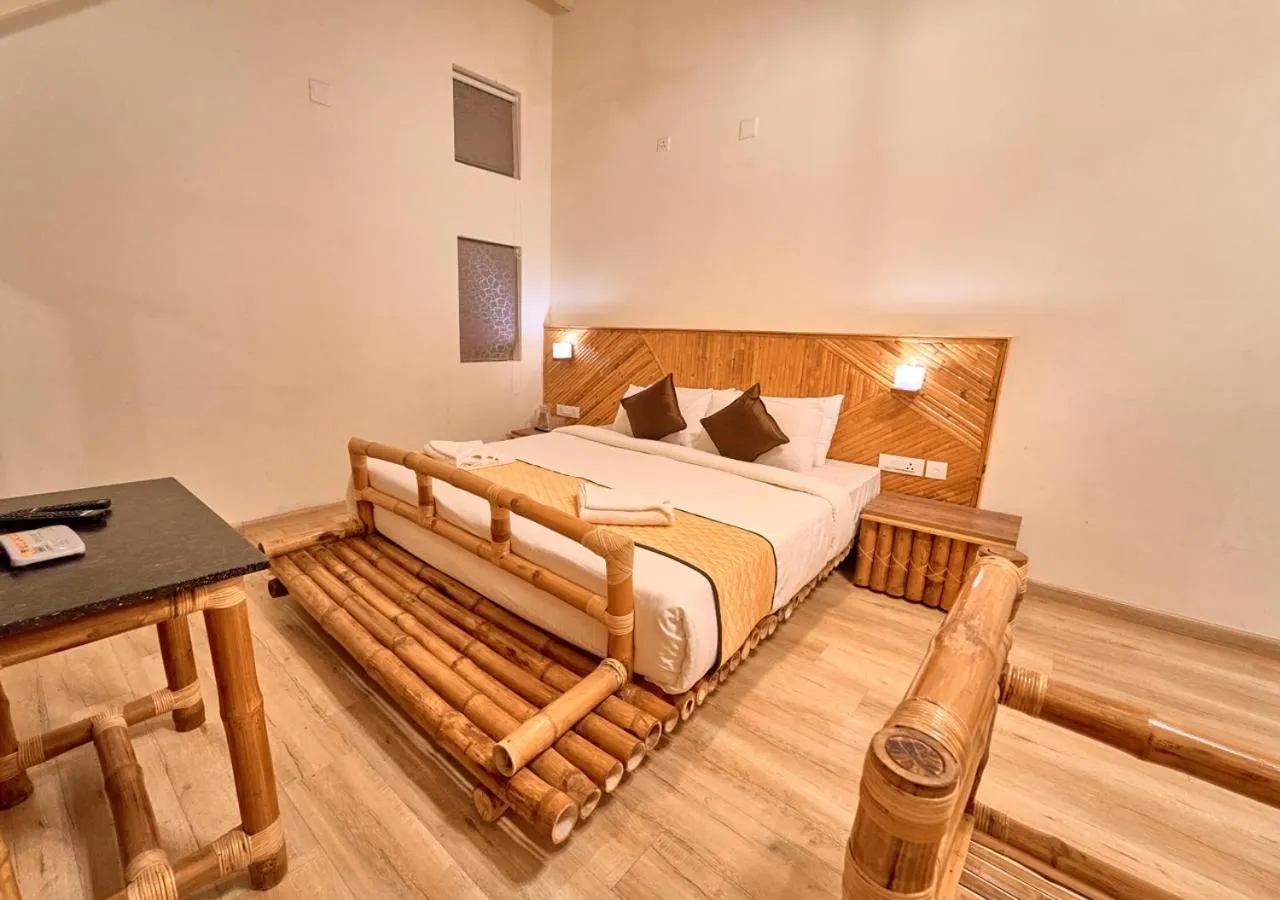 Bed in AJ Gable Clouds Ooty by VOYE HOMES - Serene Stay Near Avalanche Emerald Lake