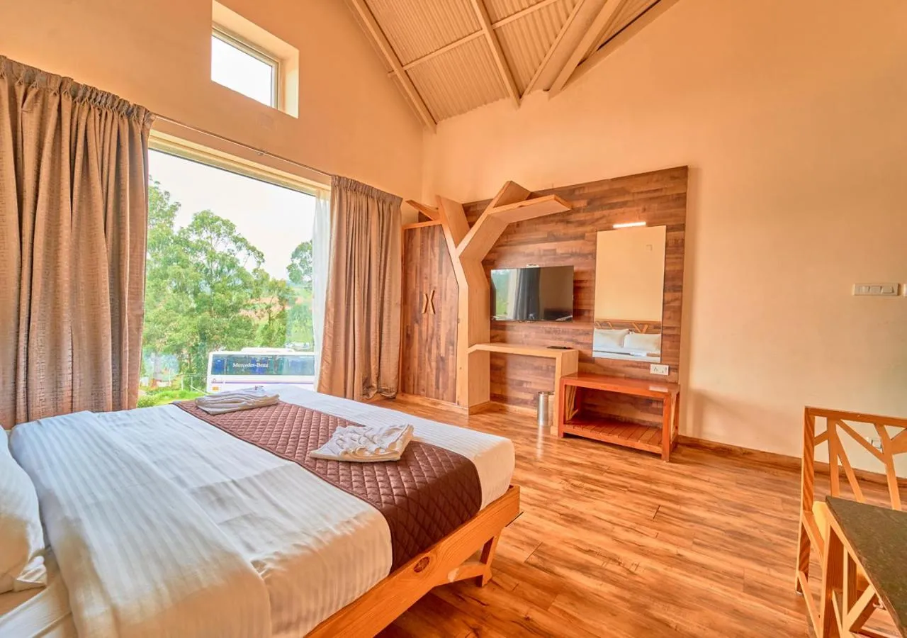 Communal lounge/ TV room, Bed in AJ Gable Clouds Ooty by VOYE HOMES - Serene Stay Near Avalanche Emerald Lake
