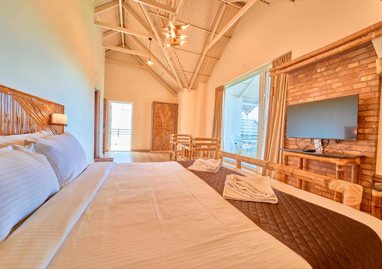 Communal lounge/ TV room, Bed in AJ Gable Clouds Ooty by VOYE HOMES - Serene Stay Near Avalanche Emerald Lake