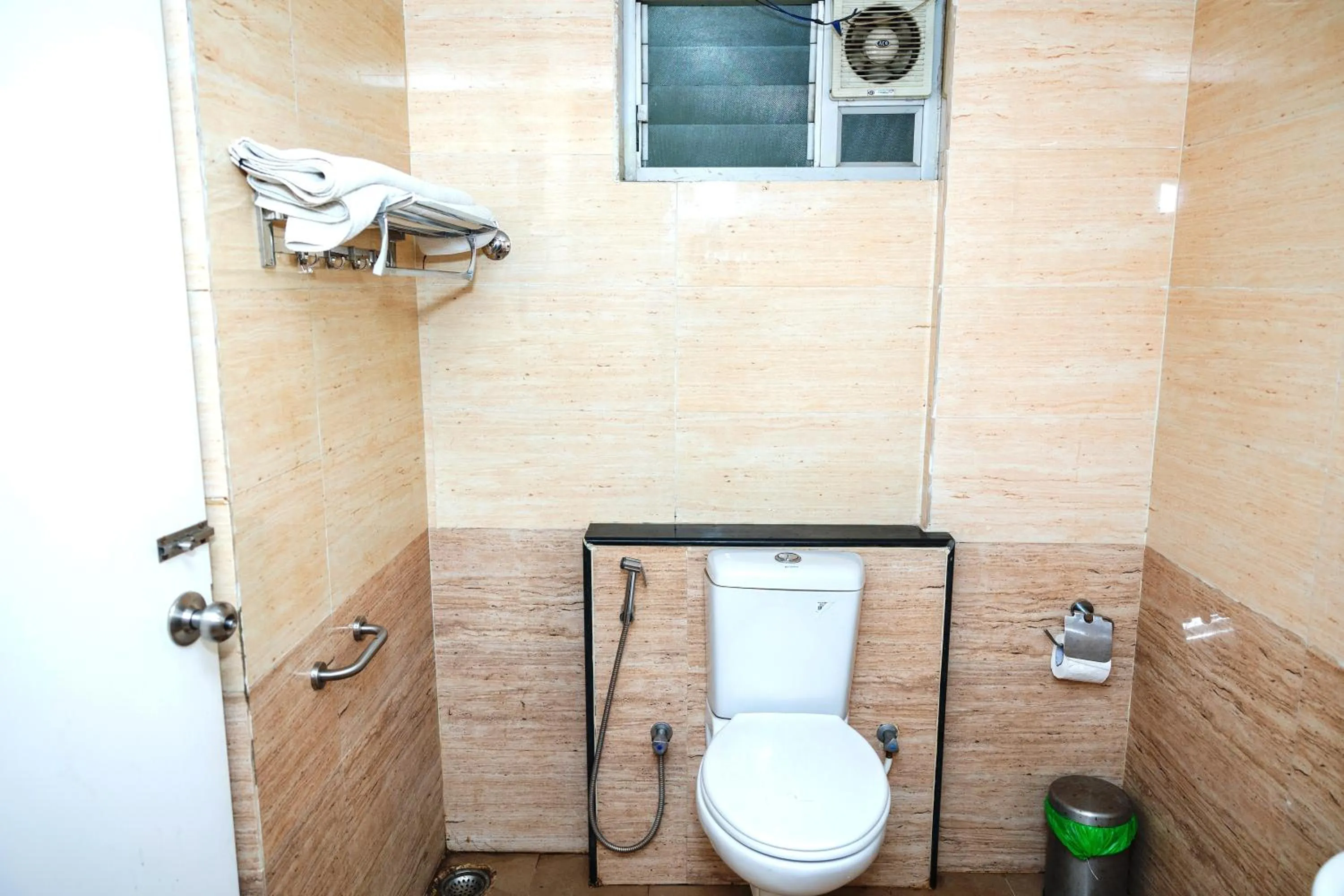 Bathroom in Palani Andavar