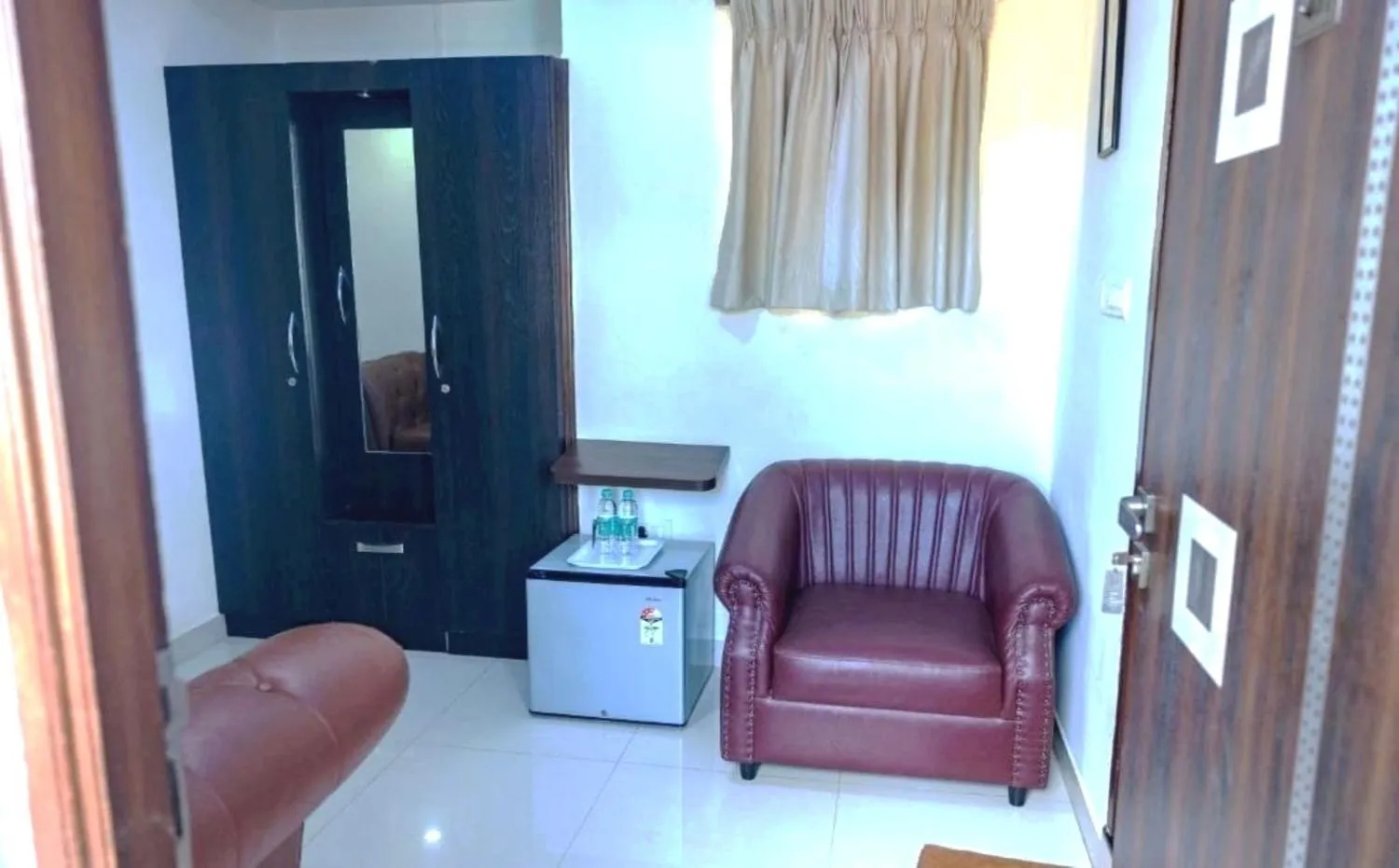 Seating area in Palani Andavar