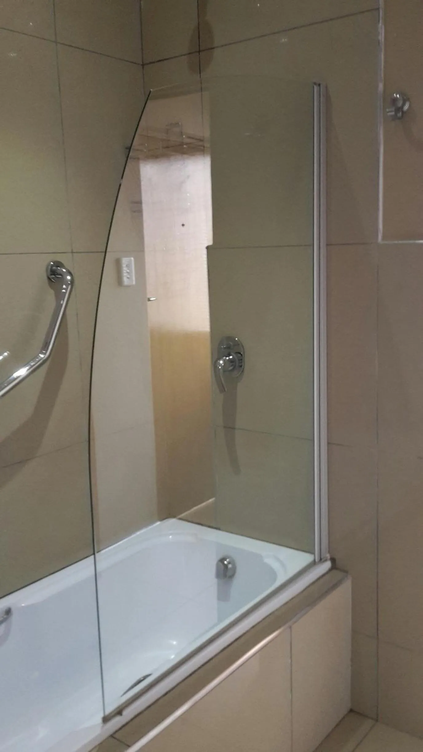 Shower in Bettie's Luxury Lodge