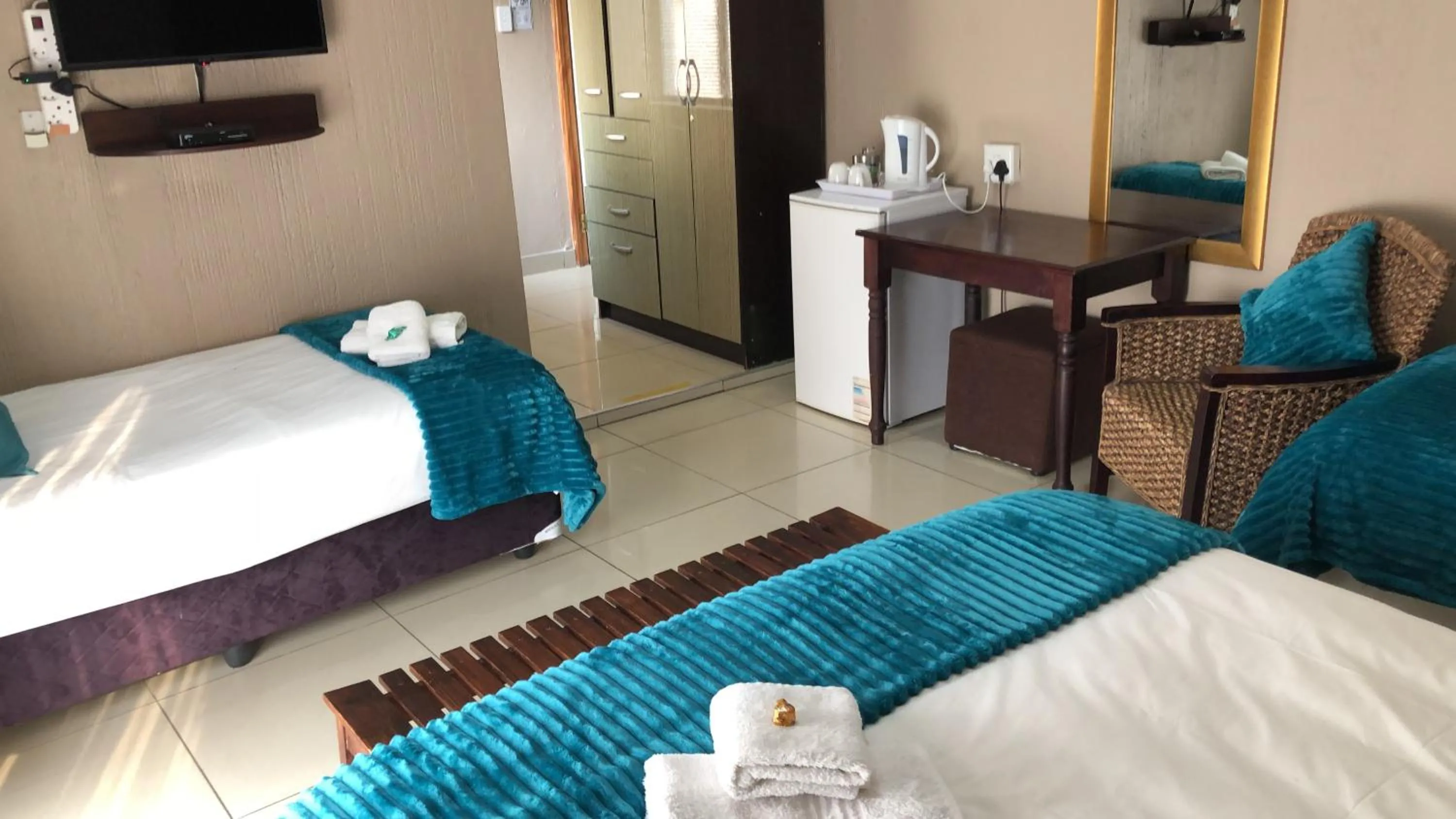 Bed in Bettie's Luxury Lodge