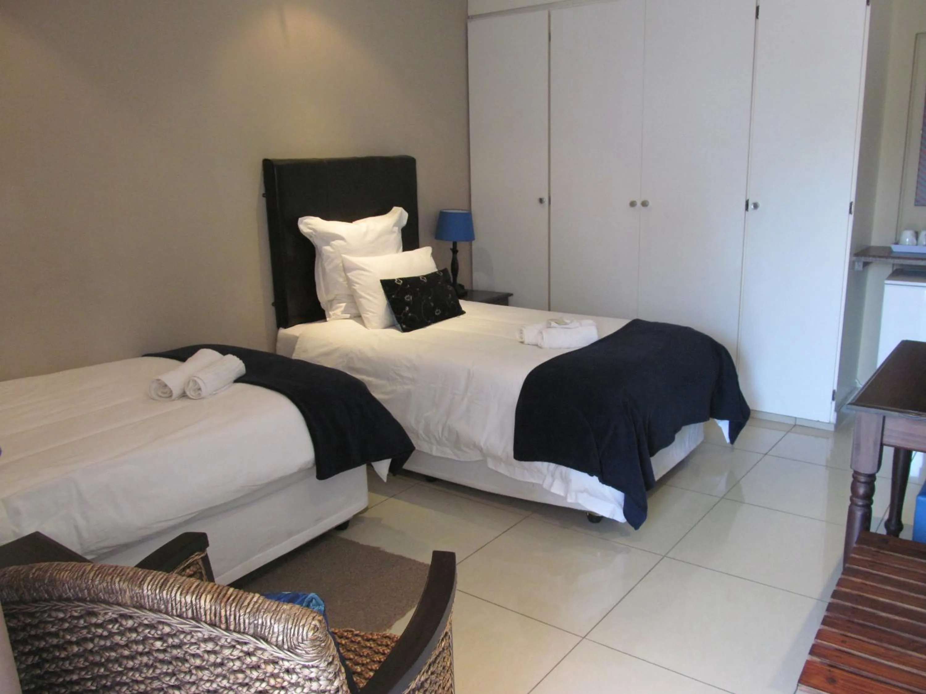 Bed in Bettie's Luxury Lodge