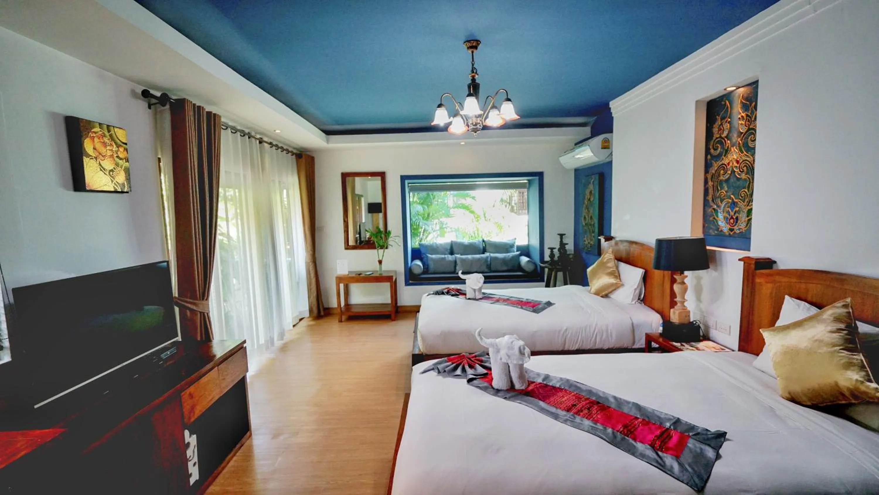 Photo of the whole room, Bed in E-outfitting Boutique Chiang Mai