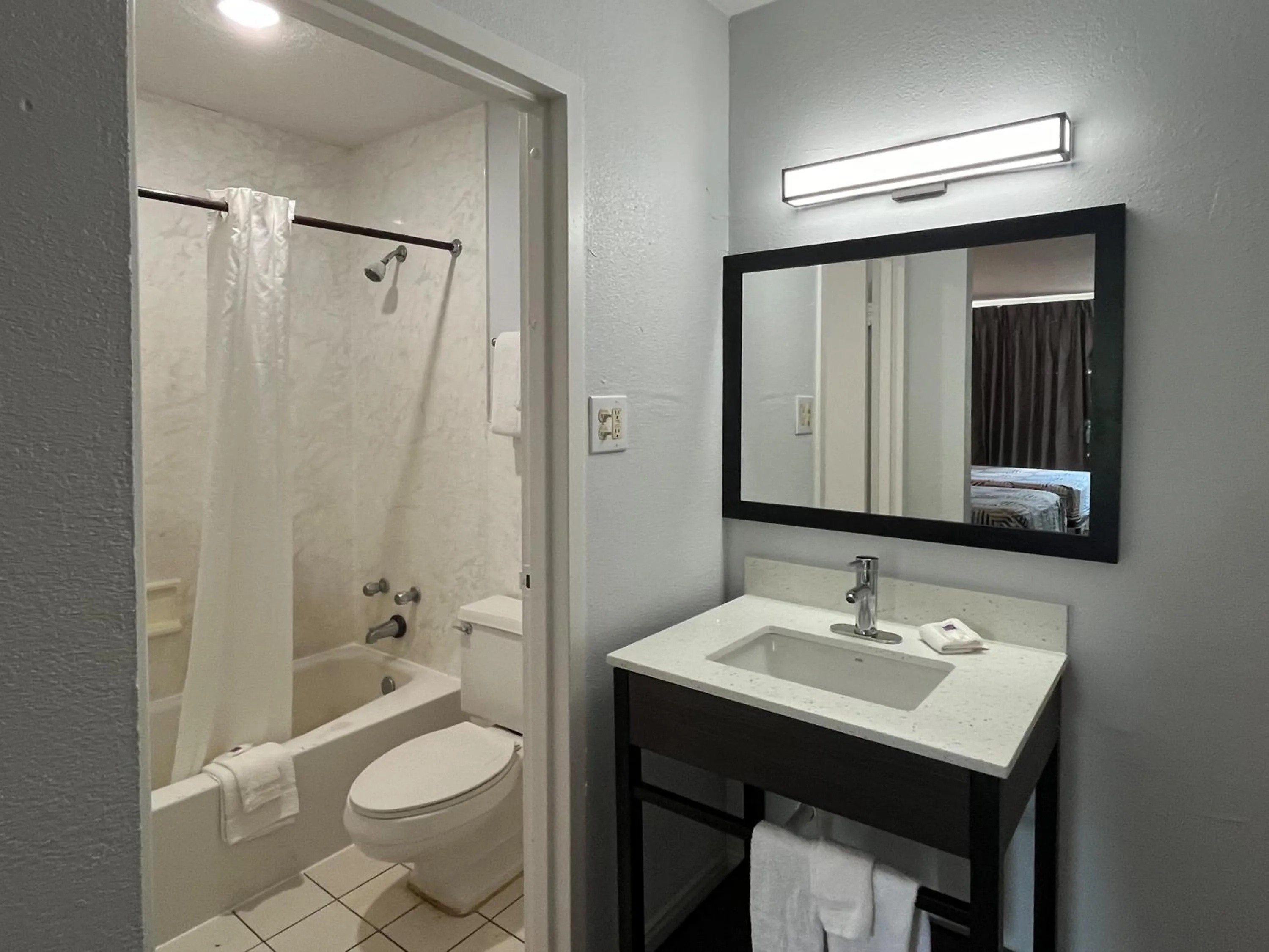 Bathroom in Americas Best Value Inn Hammond