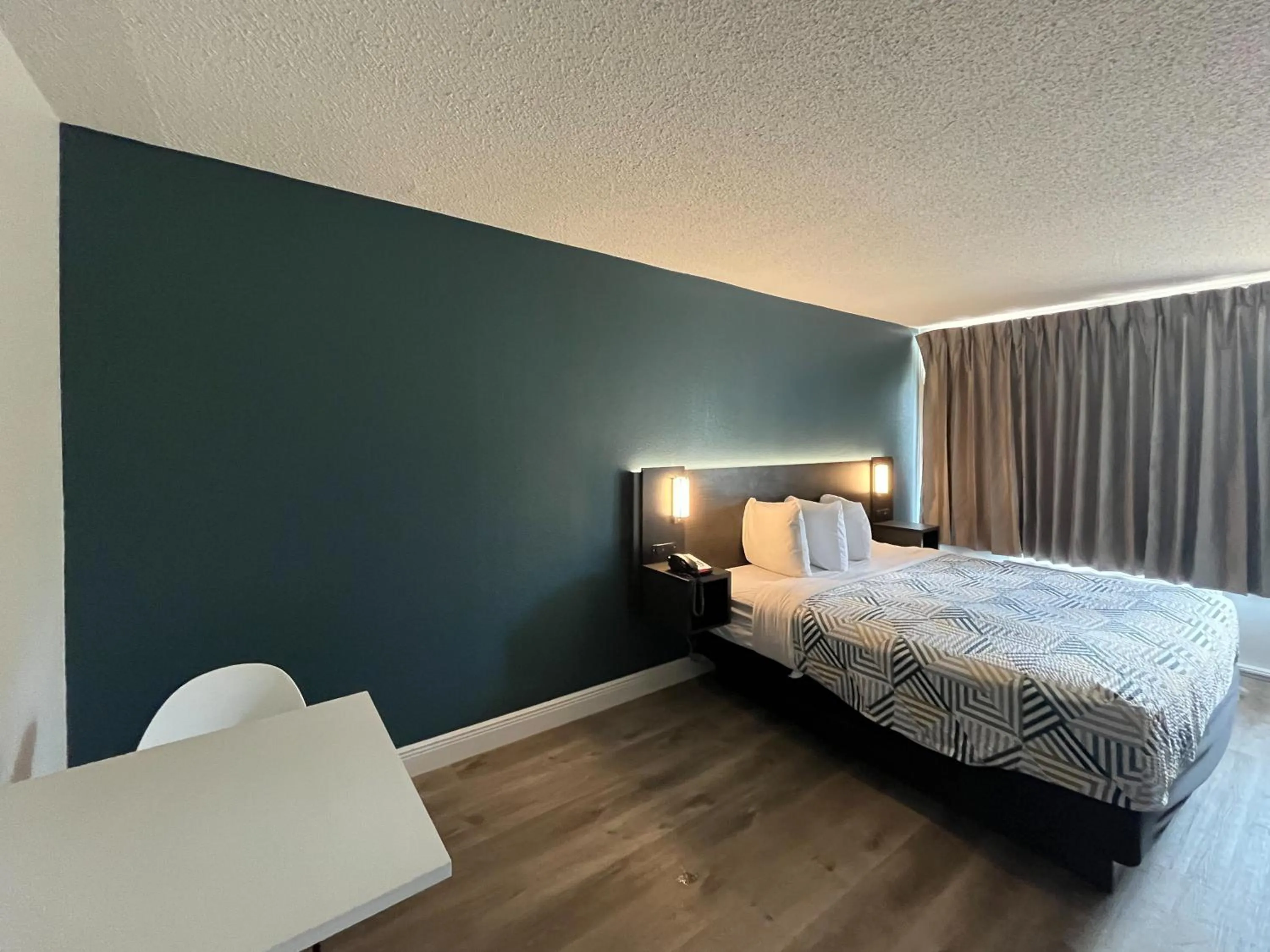 Bedroom, Bed in Americas Best Value Inn Hammond